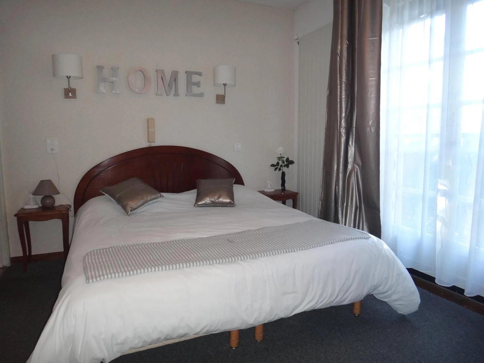 Chambre disponible pour un séminaire d'entreprise à Le Petit Manoir Logis - Les Angles (Gard)