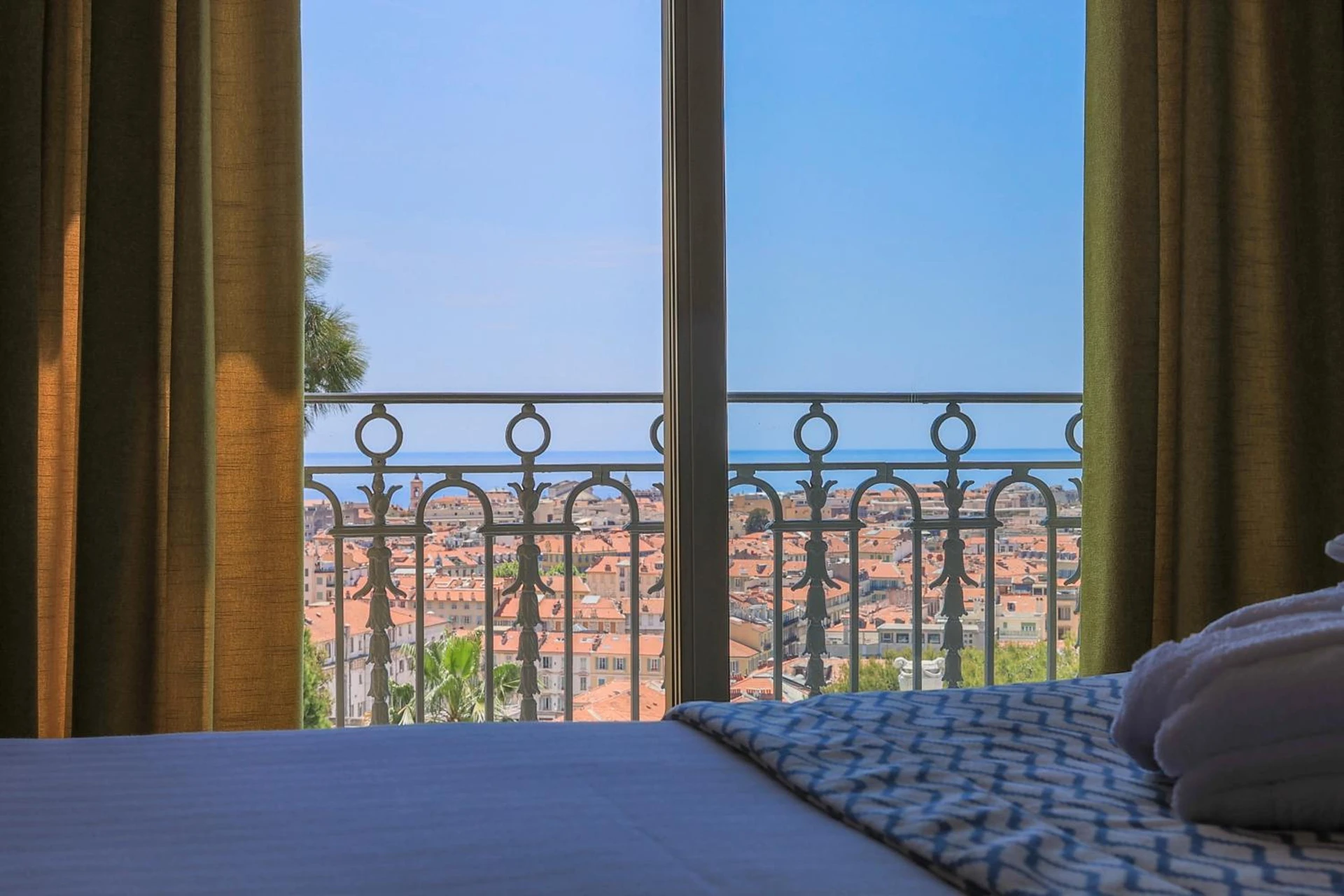 Chambre disponible pour un séminaire d'entreprise à Hôtel Petit Palais - Nice