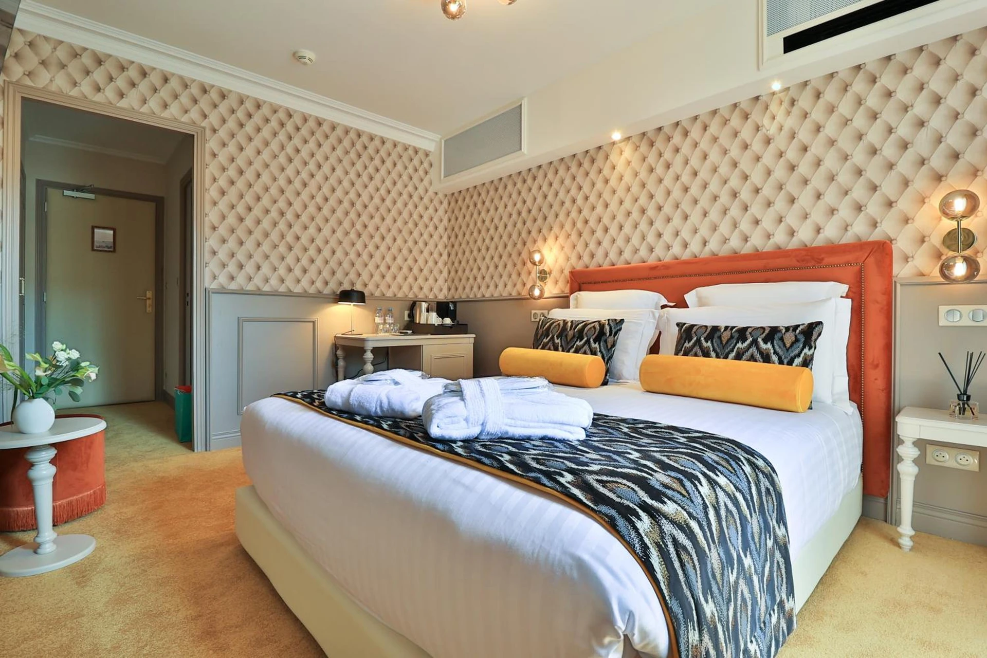 Chambre disponible pour un séminaire d'entreprise à Hôtel Petit Palais - Nice