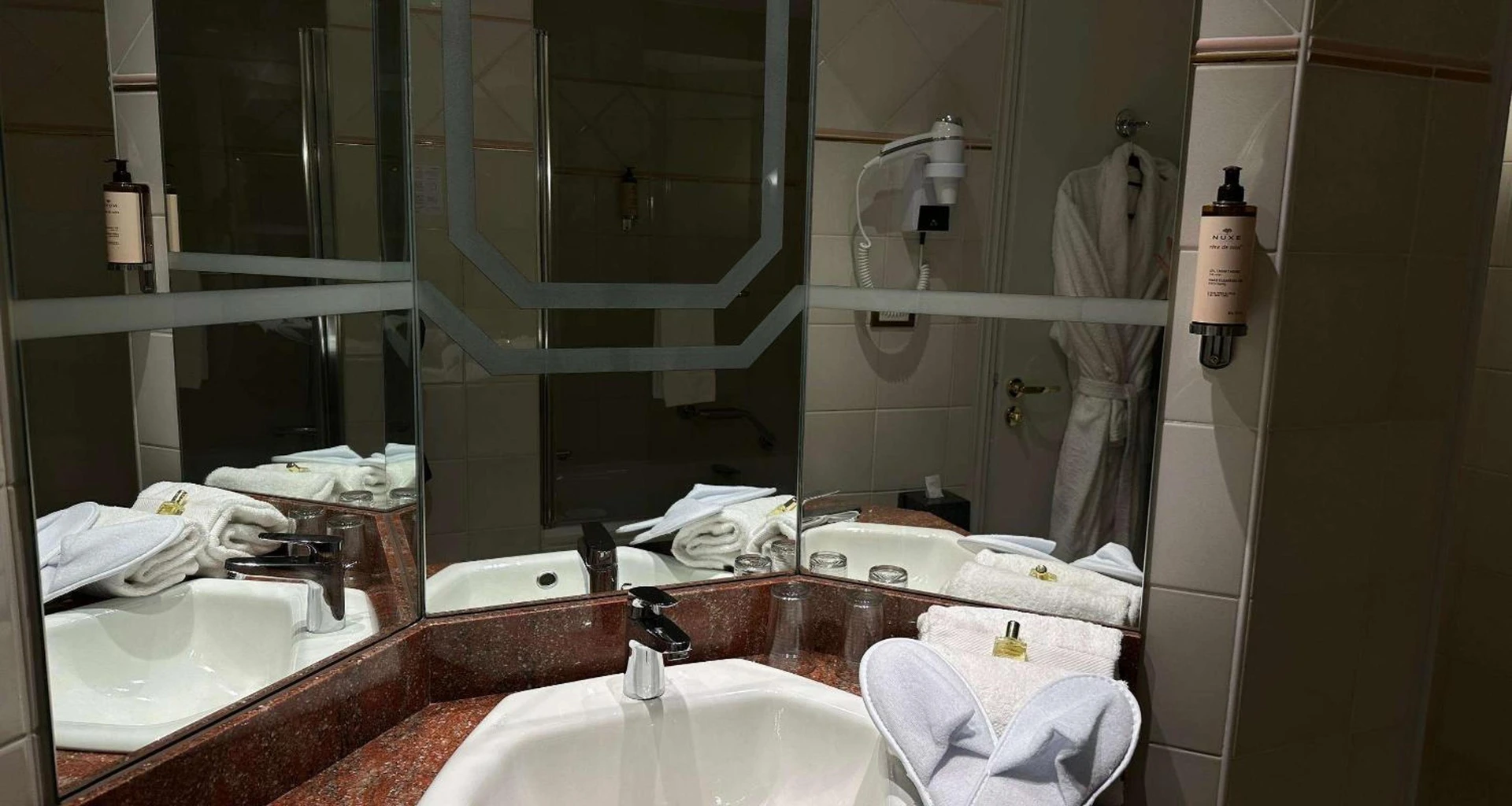 Chambre disponible pour un séminaire d'entreprise à Best Western Plus Le Picardy - Saint-Quentin