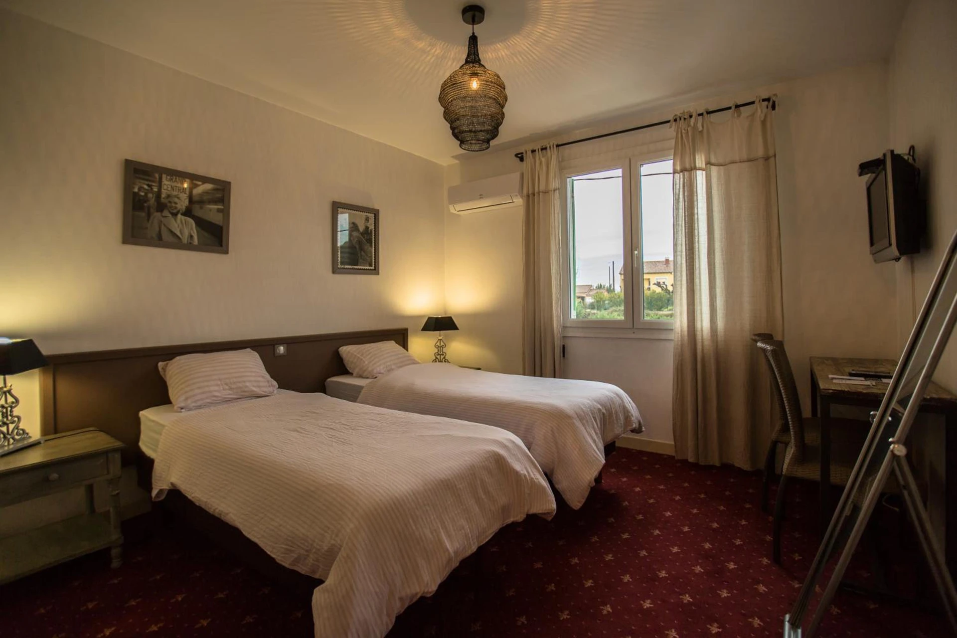 Chambre disponible pour un séminaire d'entreprise à Le Plan B - Hôtel 3 étoiles - Restaurant - Ruoms