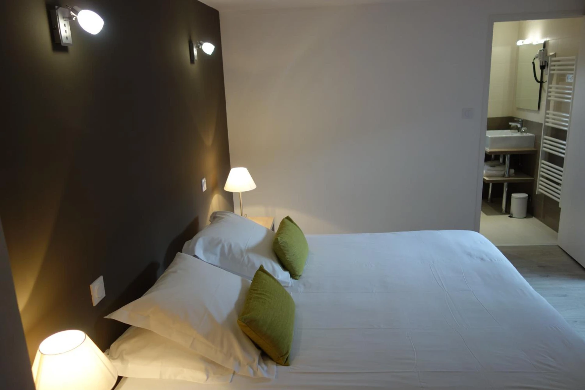 Magnifique chambre pour un séminaire d'entreprise à Hotel le Préjoly - Saint-Vallier-de-Thiey