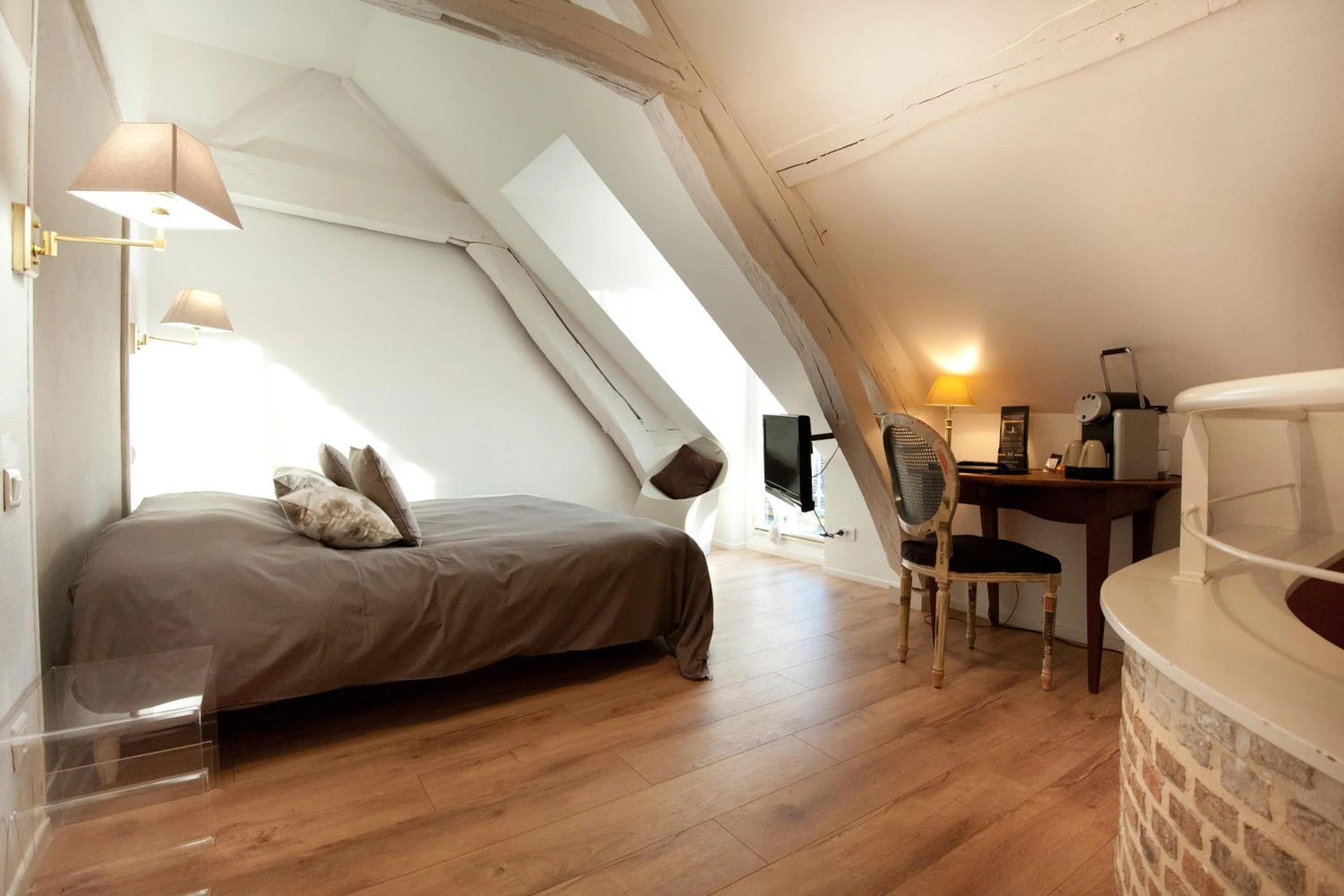 Chambre disponible pour un séminaire d'entreprise à Hotel Le Prieuré et La Résidence - Amiens