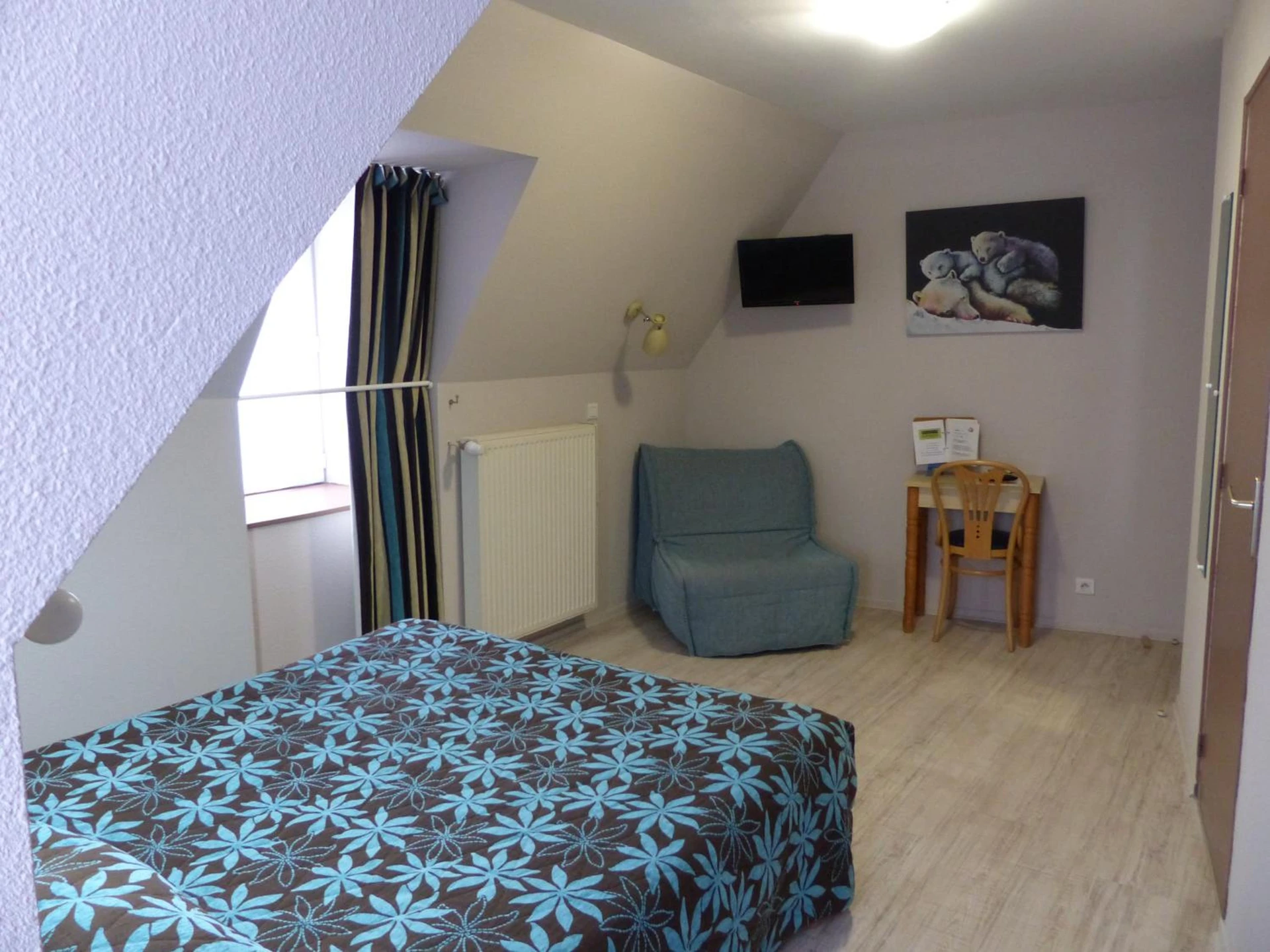 Magnifique chambre pour un séminaire d'entreprise à Hotel Le Progrés Dorlotel - Le Mont-Dore
