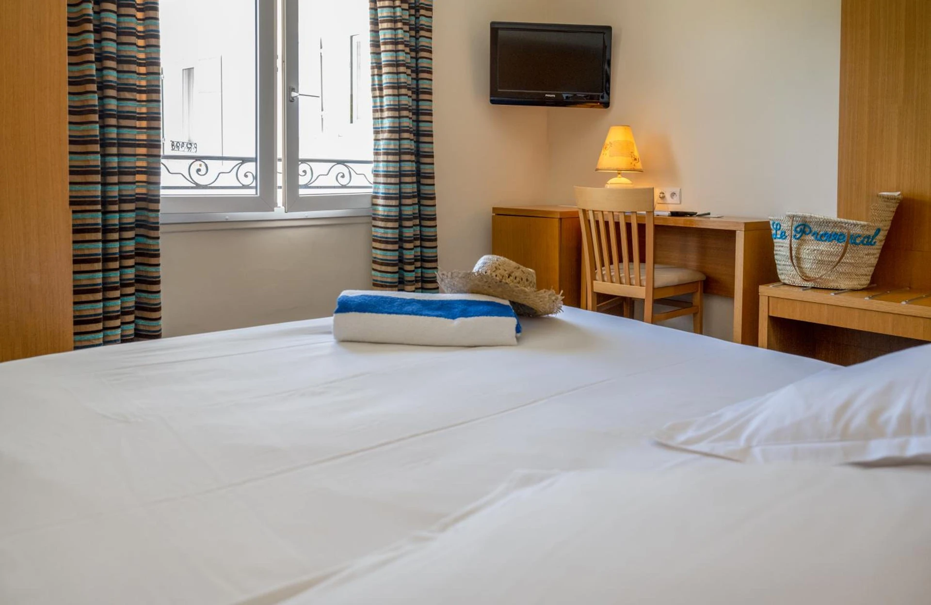 Chambre disponible pour un séminaire d'entreprise à Logis Hotel Le Provencal - Les Issambres