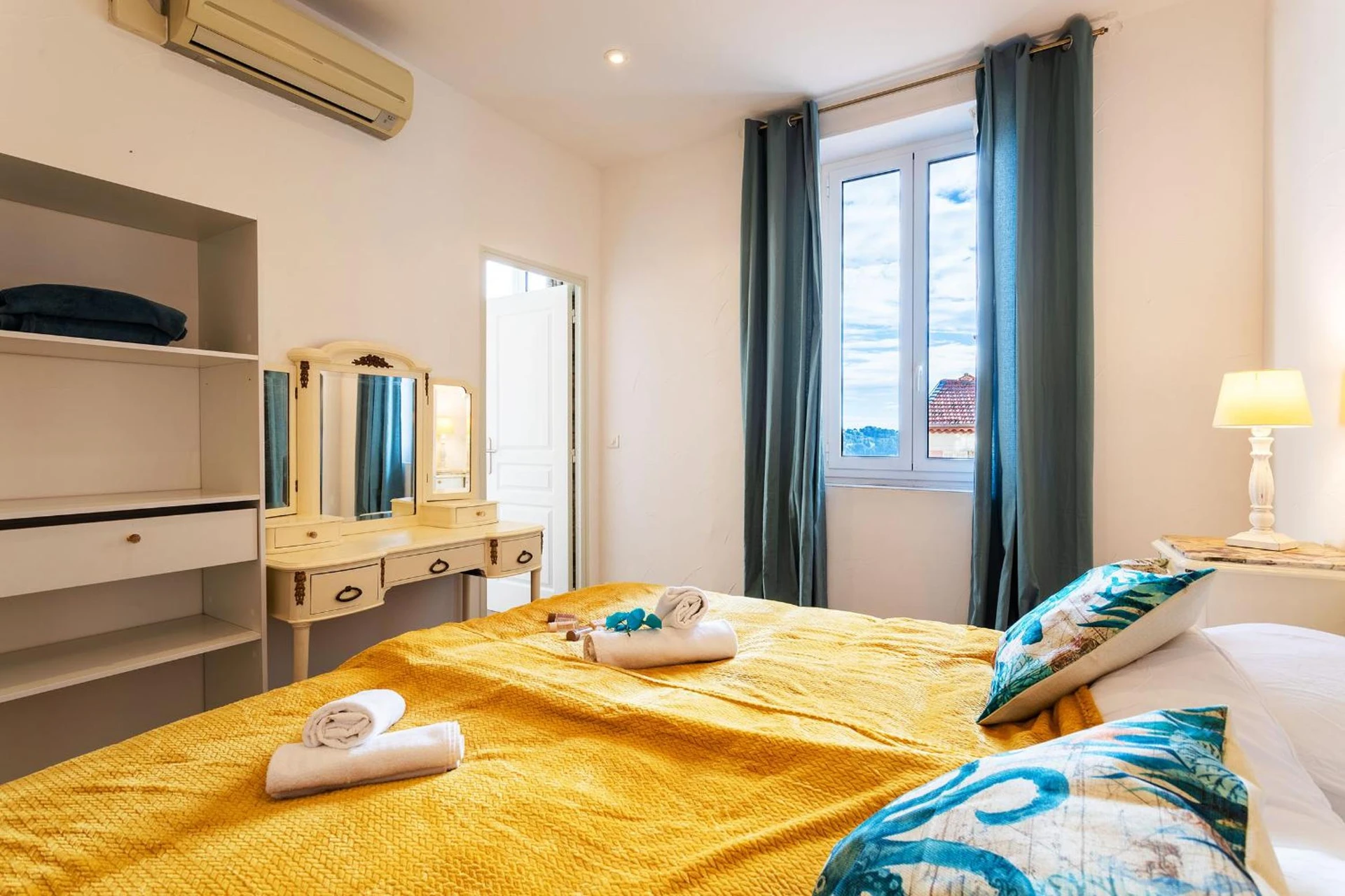 Magnifique chambre pour un séminaire d'entreprise à LE PROVENCAL AP4389 By Riviera Holiday Homes - Villefranche-sur-Mer
