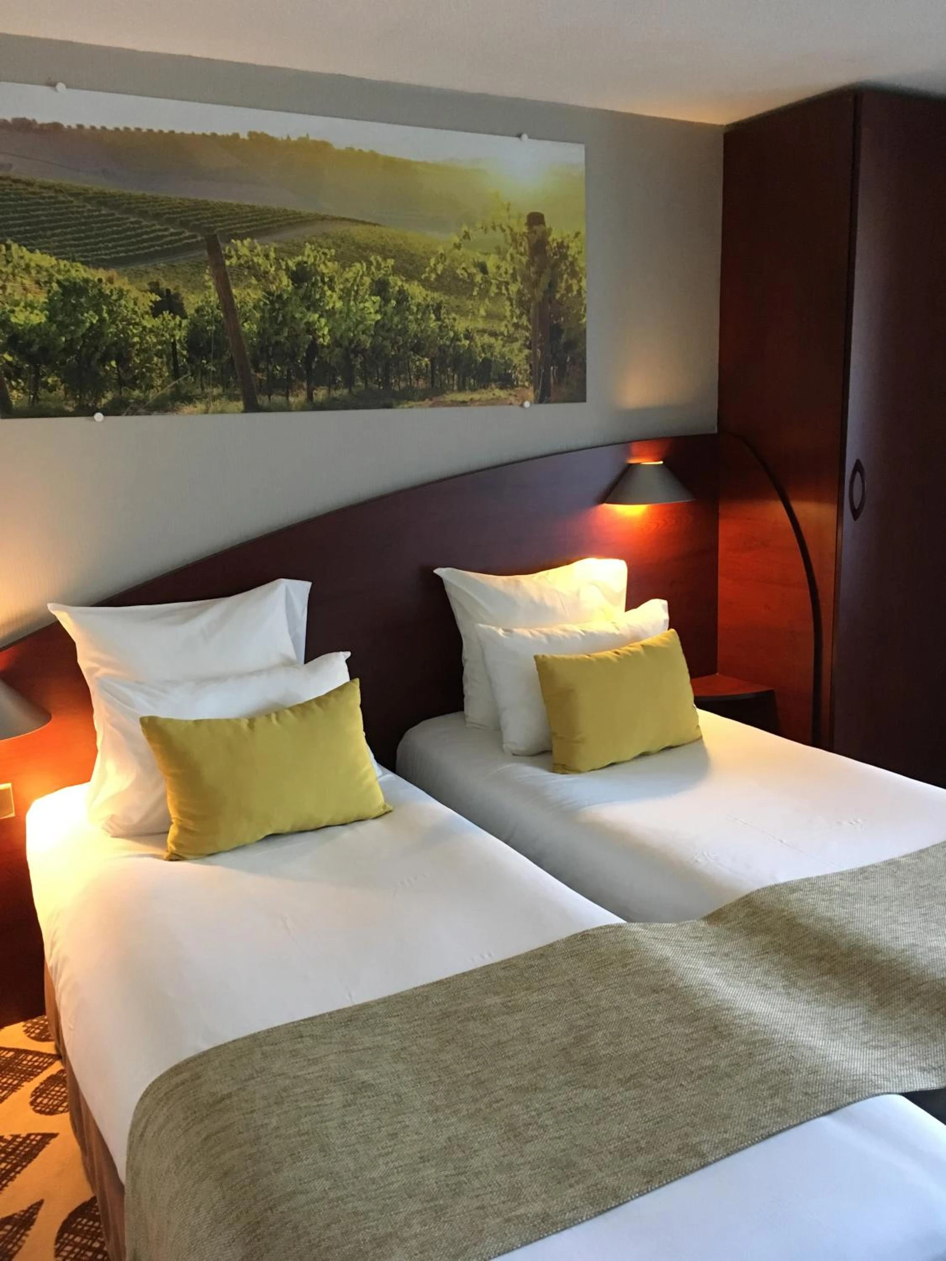 Magnifique chambre pour un séminaire d'entreprise à Contact Hôtel Le Provençal Bordeaux Lac - Bordeaux