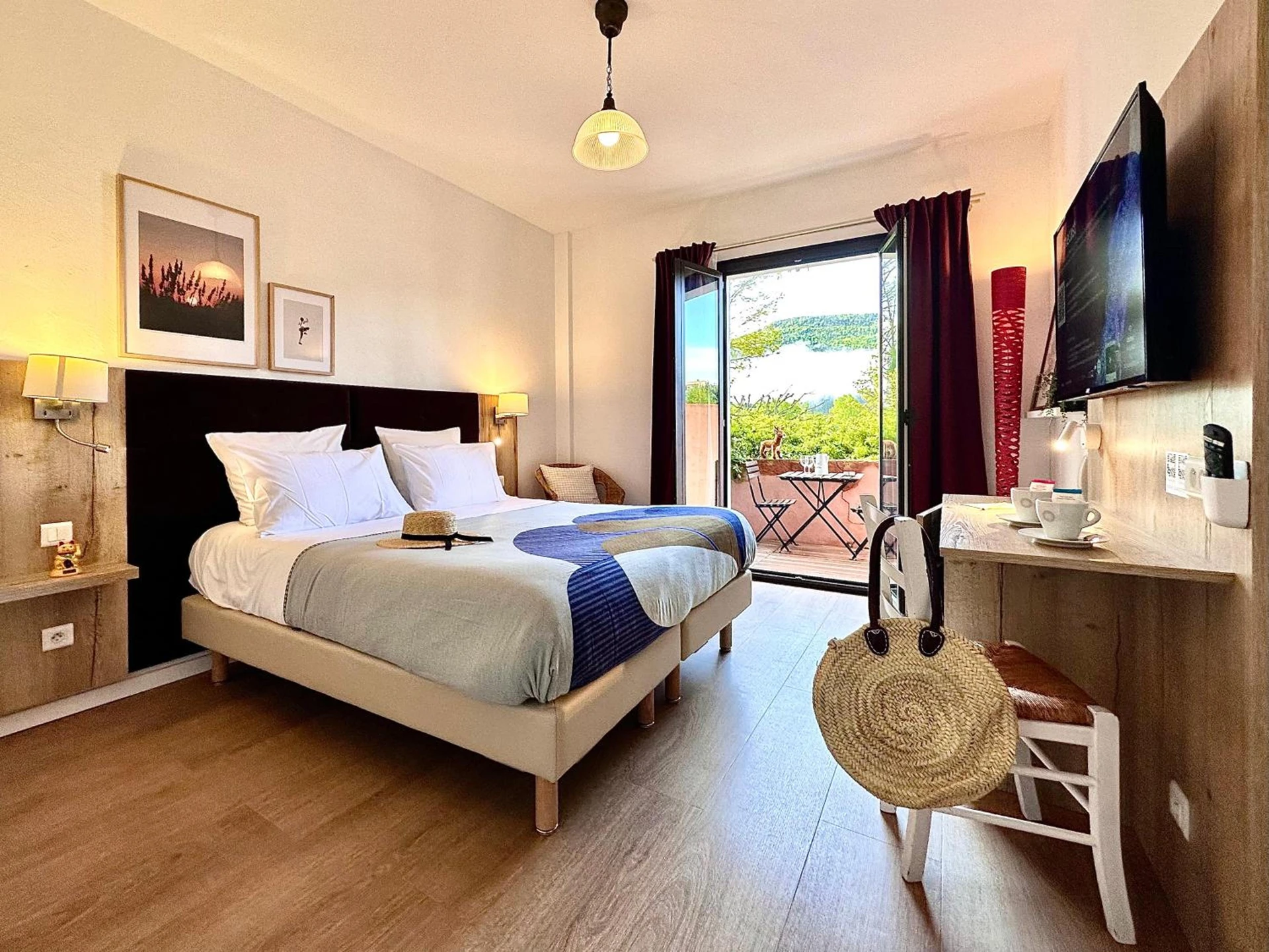 Chambre disponible pour un séminaire d'entreprise à Hotel Le Provence - Restaurant Le Styx - La Palud-sur-Verdon