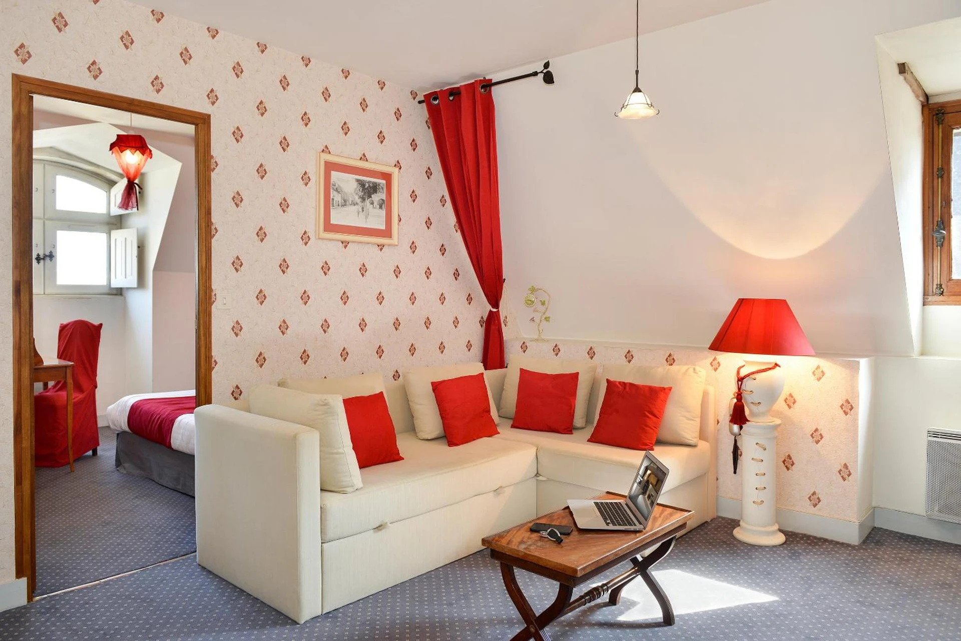 Chambre disponible pour un séminaire d'entreprise à Logis Hôtel Restaurant Le Puits Doré - Richelieu