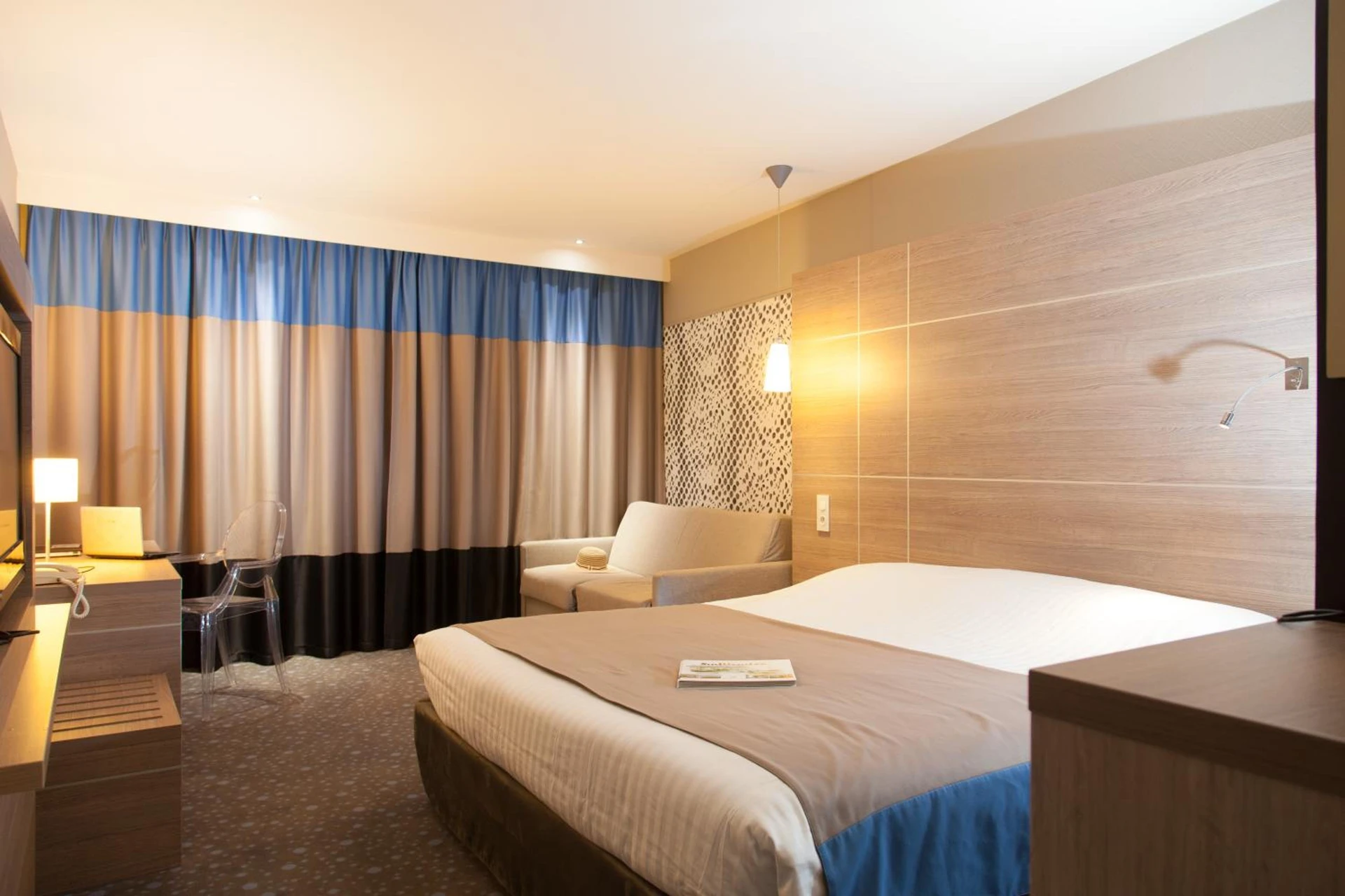 Chambre disponible pour un séminaire d'entreprise à Logis LE RABELAIS Hôtel- Restaurant - SPA - Fontenay-le-Comte