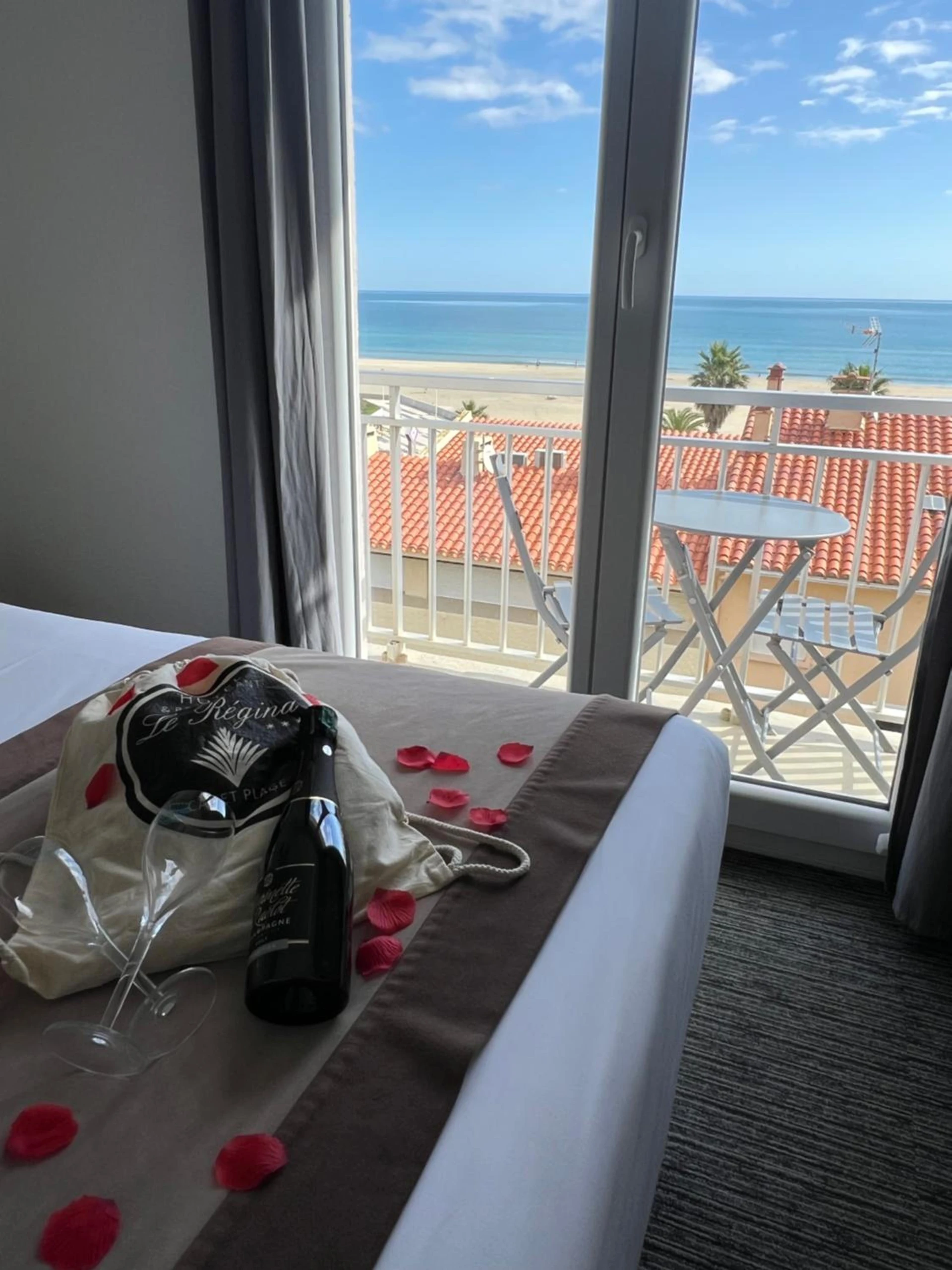 Chambre disponible pour un séminaire d'entreprise à Le Regina Hôtel et restaurant Canet-plage - Canet-en-Roussillon