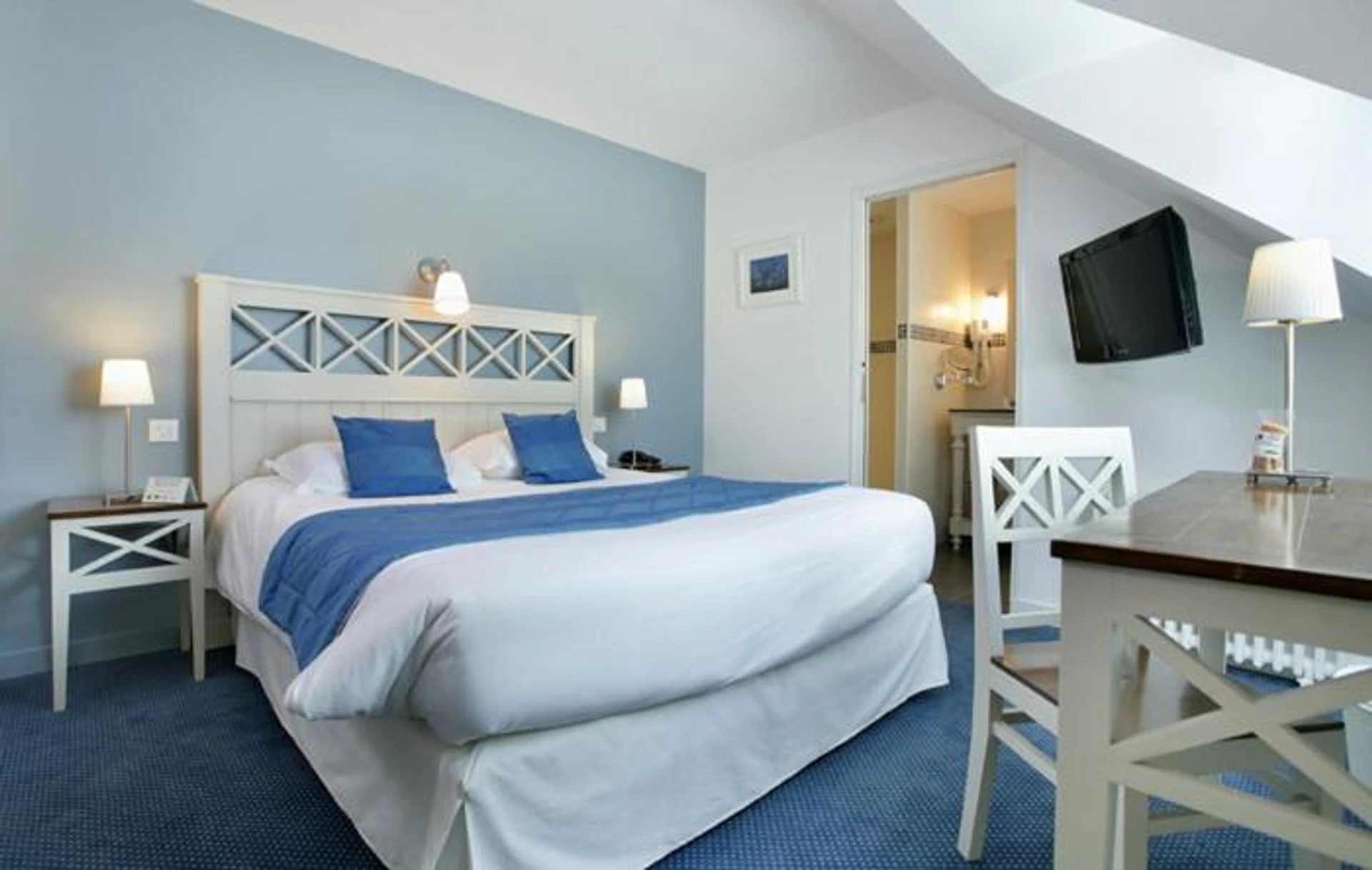 Chambre disponible pour un séminaire d'entreprise à Logis Hotel, restaurant et spa Le Relais De Broceliande - Paimpont