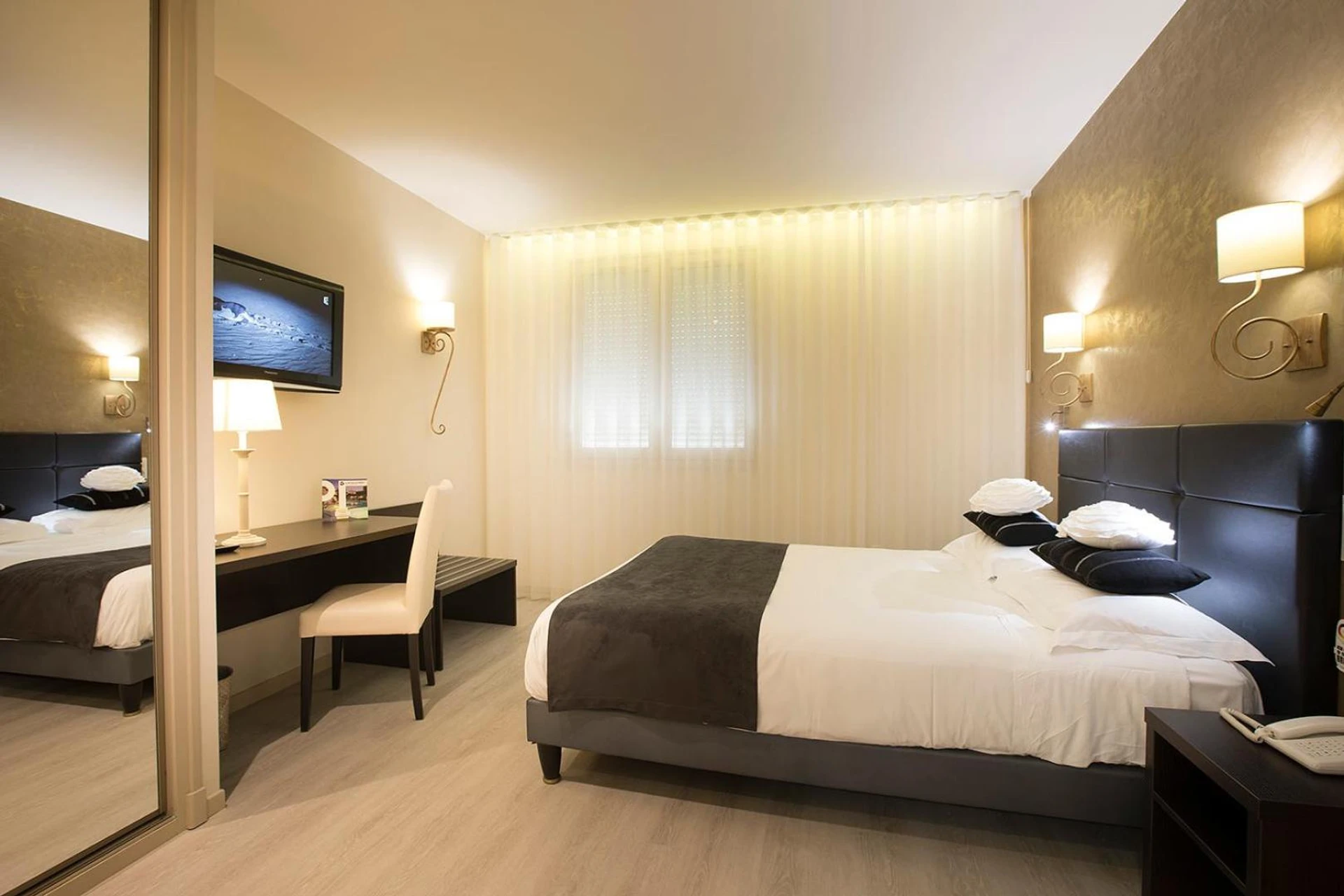 Chambre disponible pour un séminaire d'entreprise à Logis Le Relais de Farrou - Hôtel - Restaurant - Spa - Villefranche-de-Rouergue