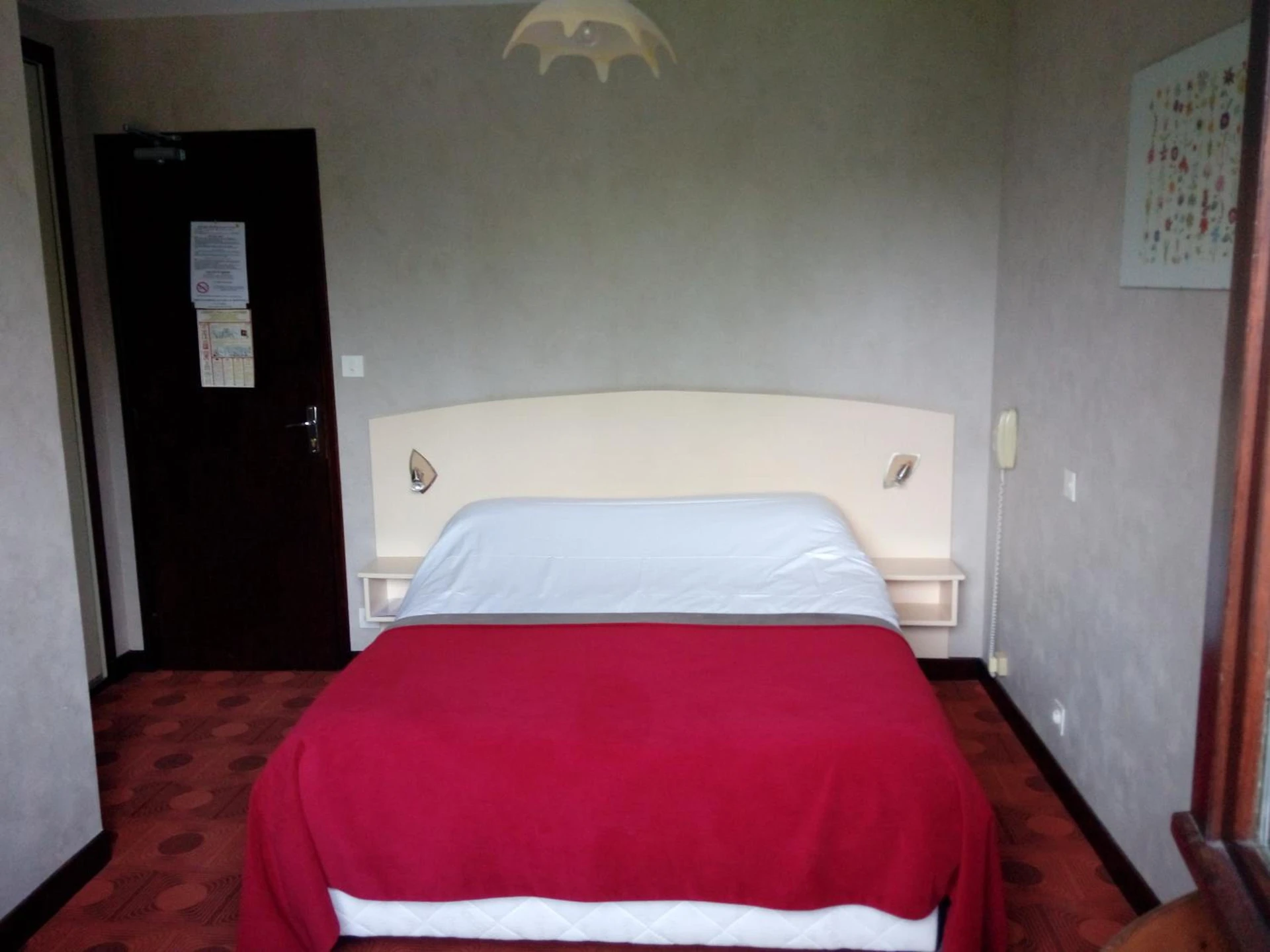Chambre disponible pour un séminaire d'entreprise à Relais de Frejeroques - Foissac