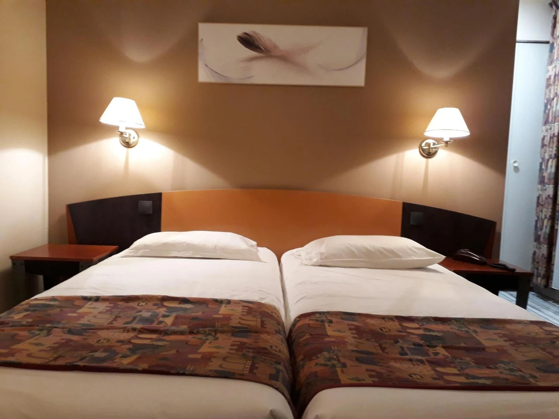 Chambre disponible pour un séminaire d'entreprise à Logis Le Relais de Fusies - Lacaune