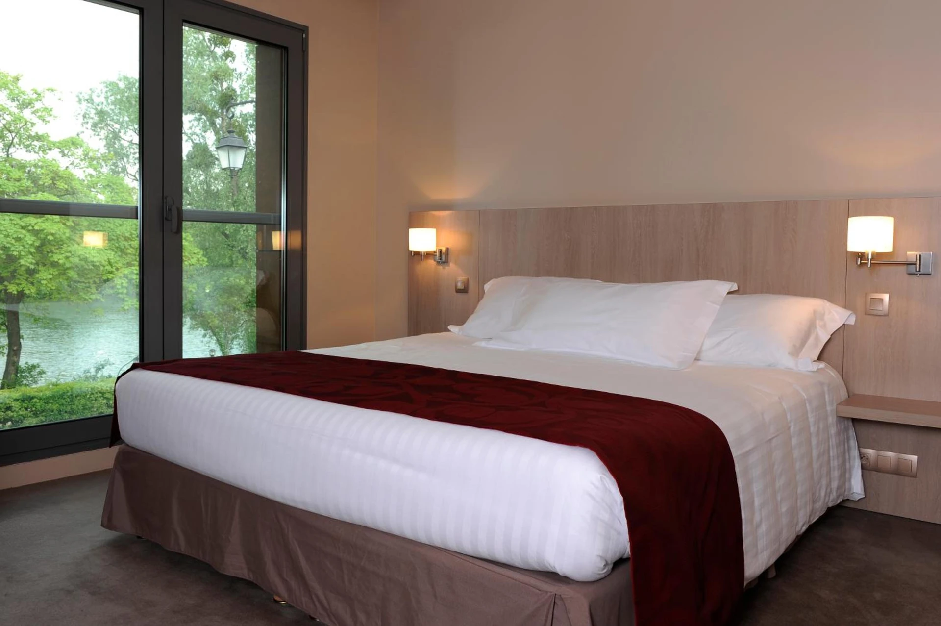 Magnifique chambre pour un séminaire d'entreprise à Le Relais de La Malmaison, a member of Radisson Individuals - Rueil-Malmaison