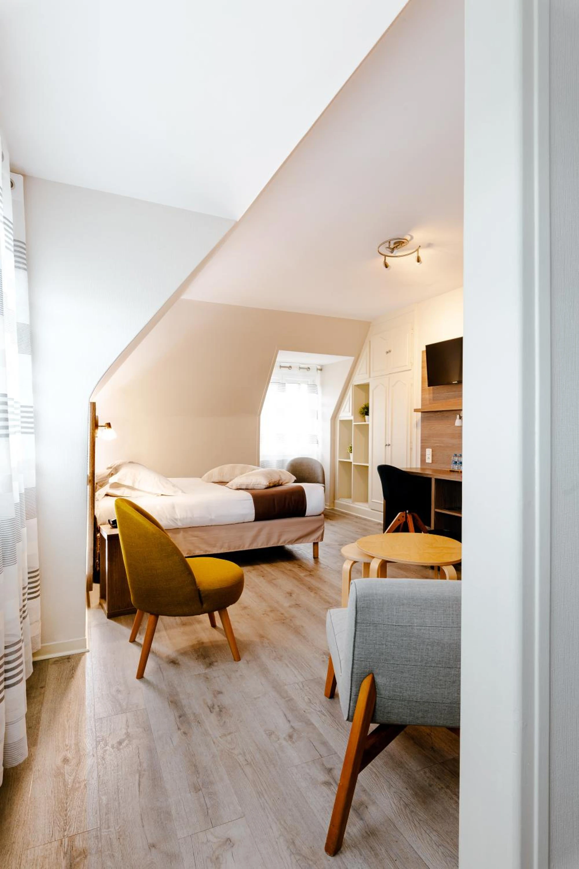 Magnifique chambre pour un séminaire d'entreprise à Logis Hotel Le Relais De La Poste Restaurant Le Fil du Temps - Thury-Harcourt