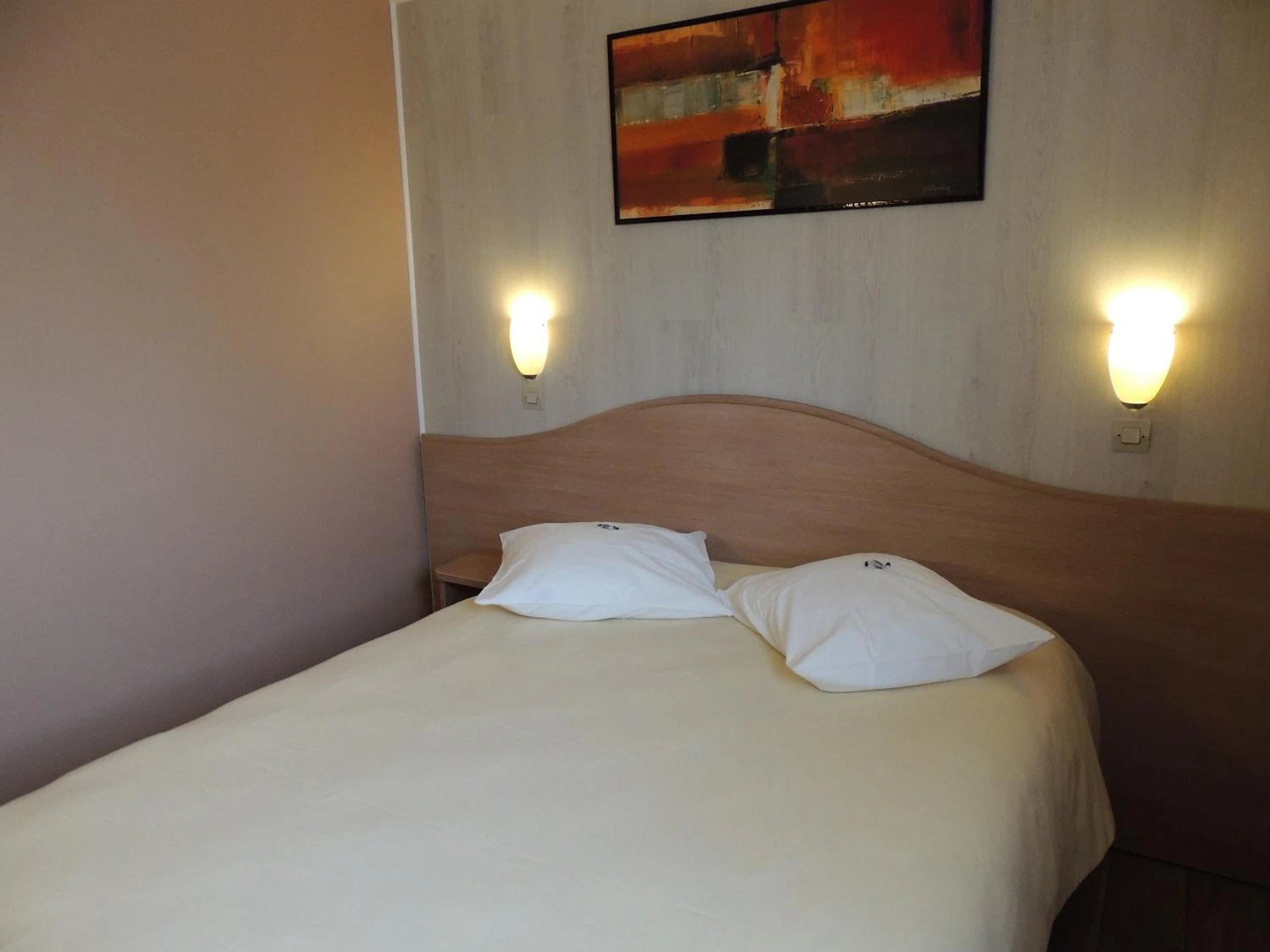 Chambre disponible pour un séminaire d'entreprise à Logis Hôtel - Le Relais du Parisis - Villeparisis