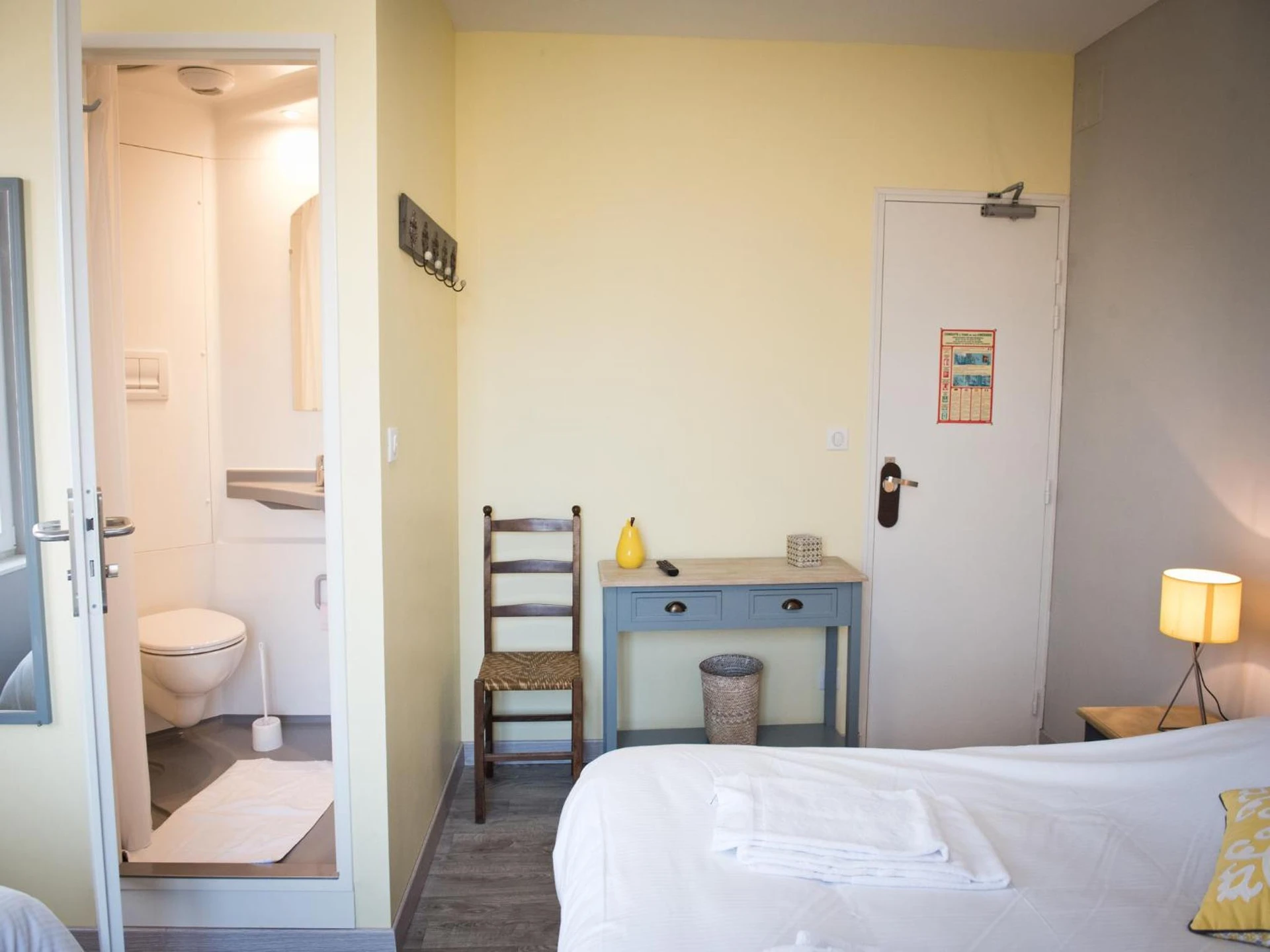 Chambre disponible pour un séminaire d'entreprise à Logis Hotel Restaurant Le Relais Fleuri - Vervins