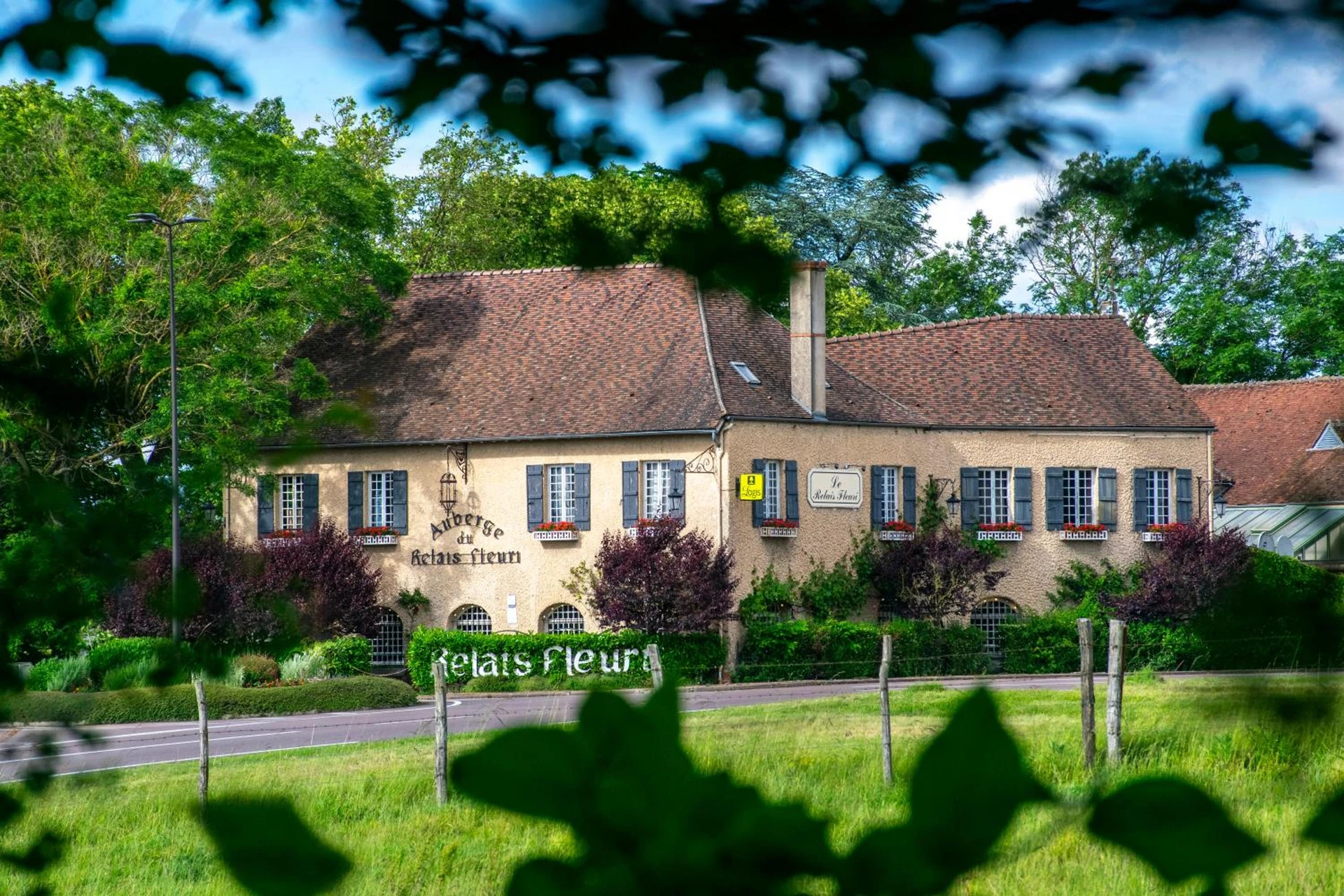 Organiser un séminaire d'entreprise : Logis Le Relais Fleuri à sauvigny-le-bois