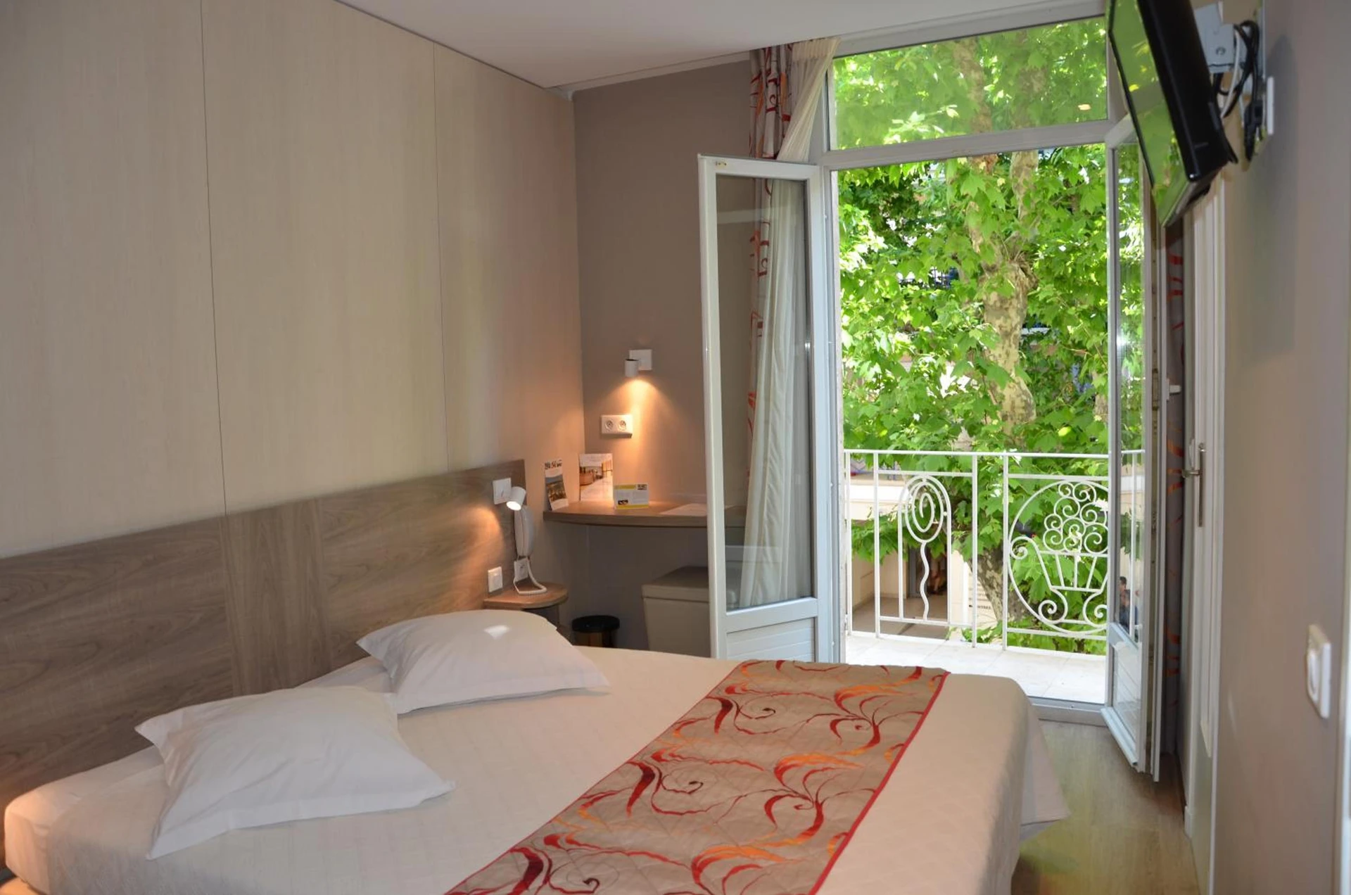 Chambre disponible pour un séminaire d'entreprise à Hotel Le Revest - Sainte-Maxime