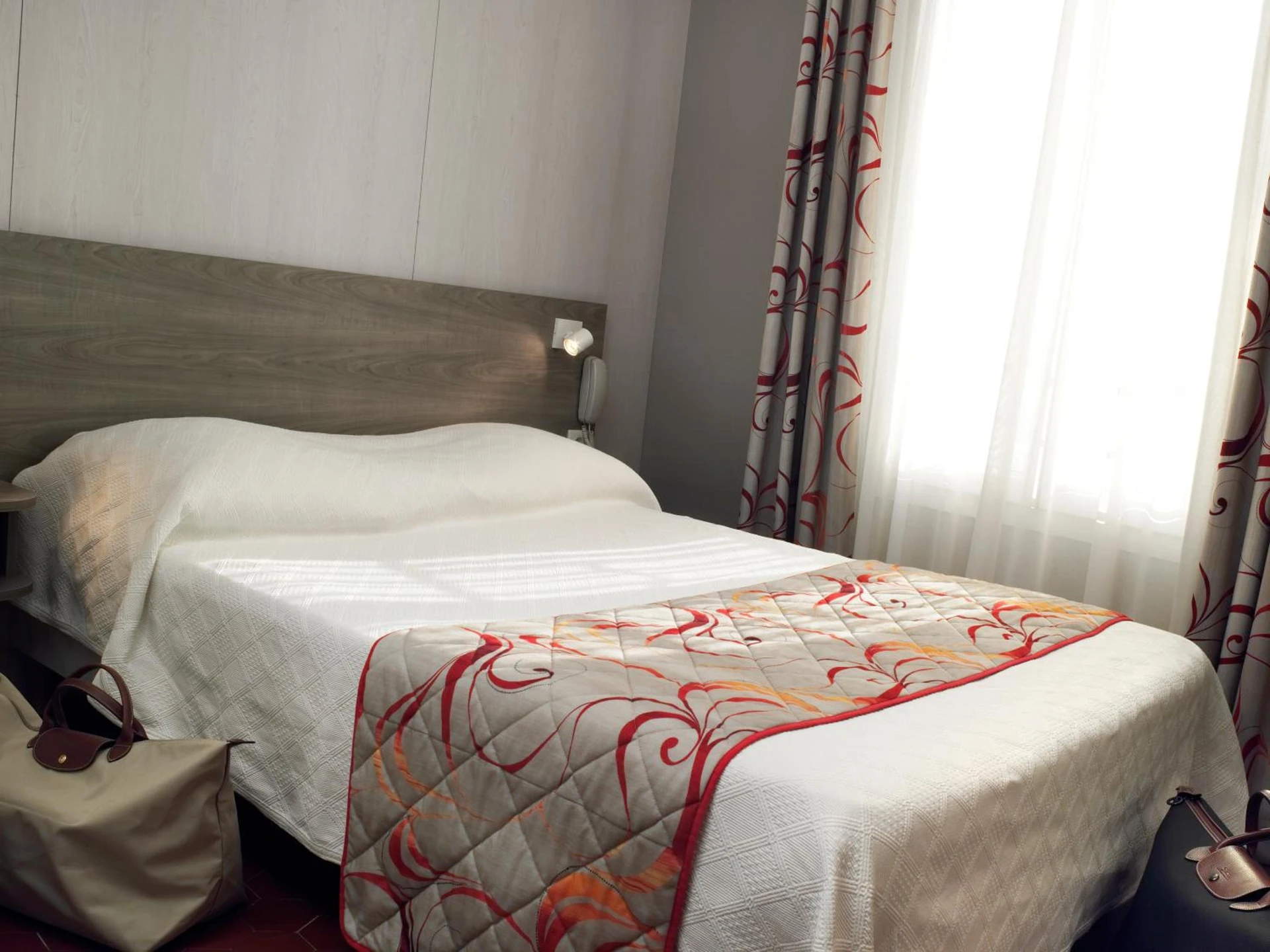 Chambre disponible pour un séminaire d'entreprise à Hotel Le Revest - Sainte-Maxime