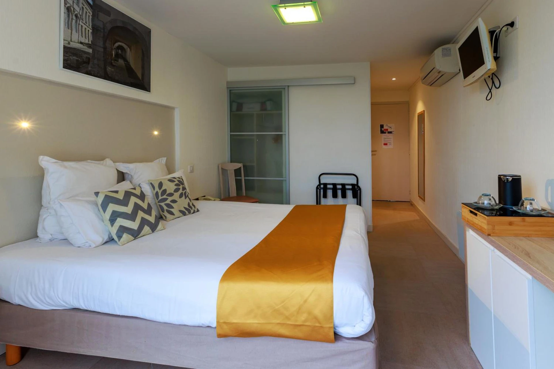 Chambre disponible pour un séminaire d'entreprise à Logis Hôtel Le Rochelois - La Rochelle