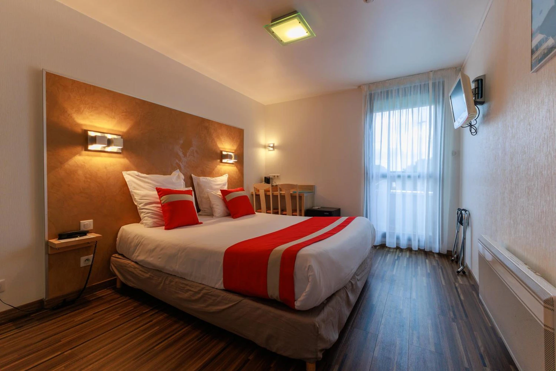 Chambre disponible pour un séminaire d'entreprise à Logis Hôtel Le Rochelois - La Rochelle