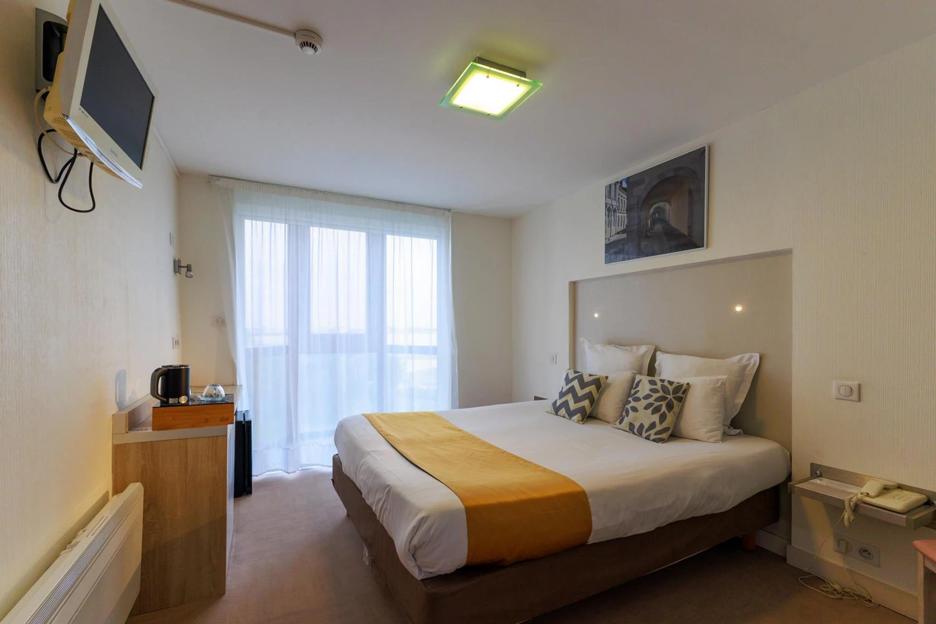 Chambre disponible pour un séminaire d'entreprise à Logis Hôtel Le Rochelois - La Rochelle