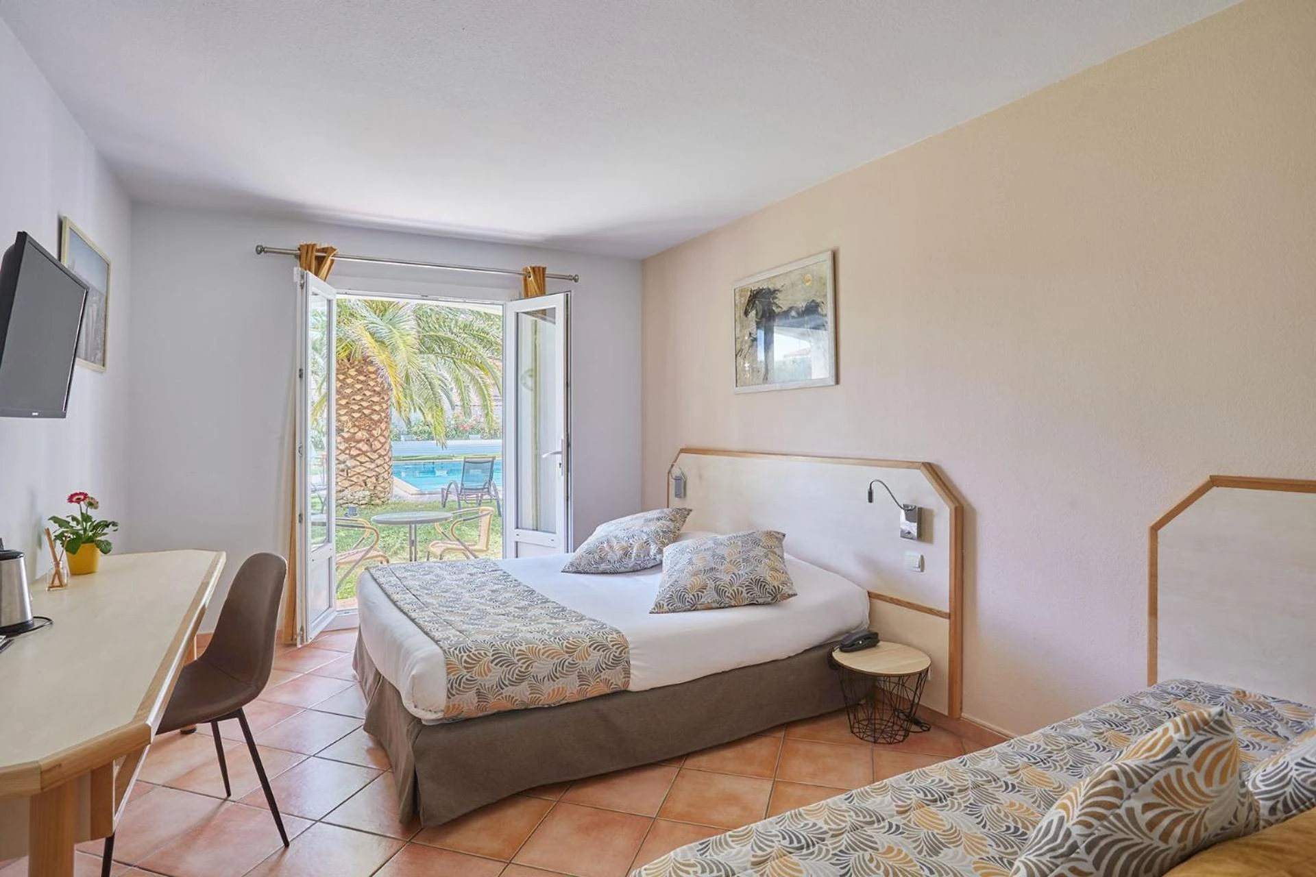 Chambre disponible pour un séminaire d'entreprise à Logis Hôtel Le Rodin - Arles