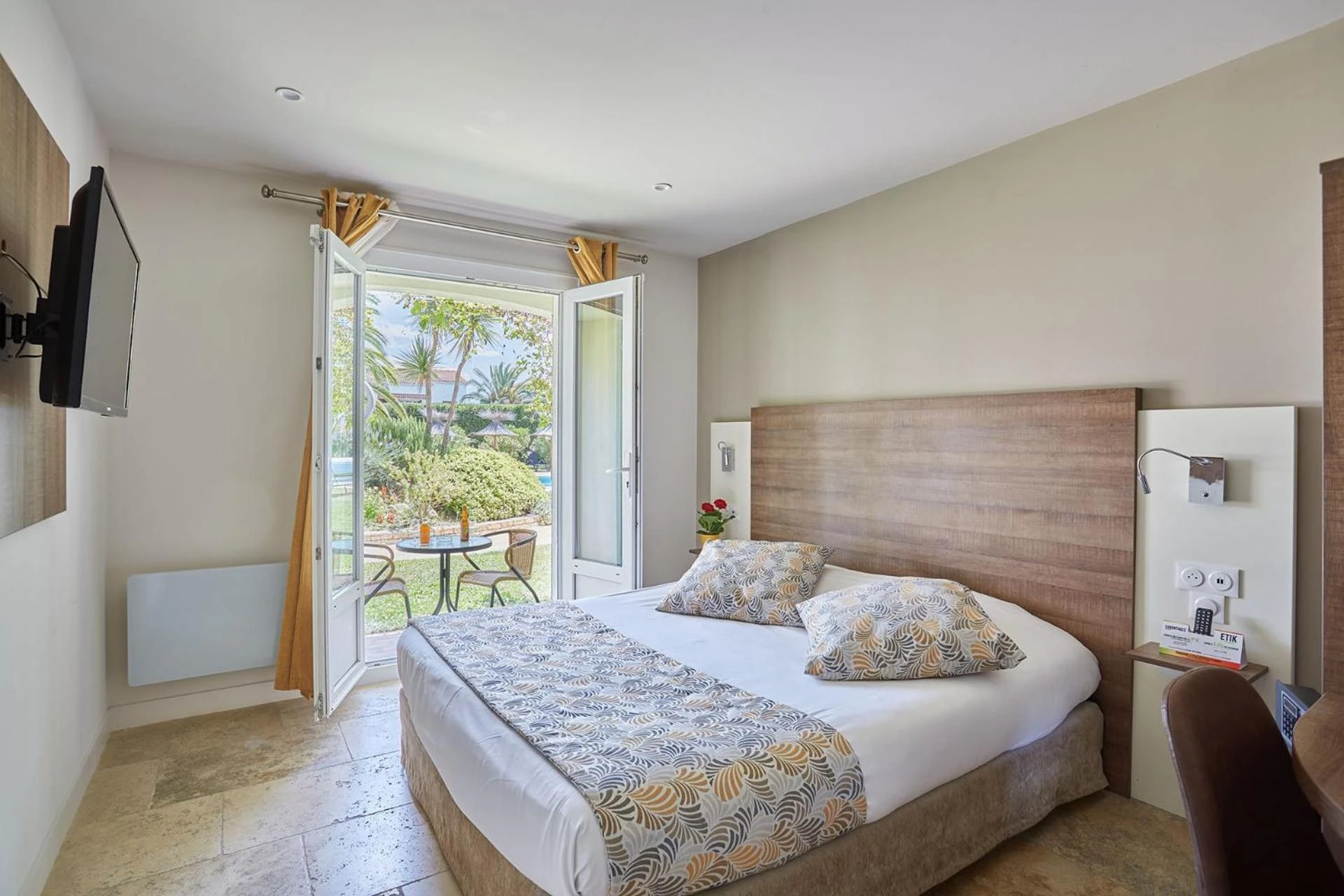 Chambre disponible pour un séminaire d'entreprise à Logis Hôtel Le Rodin - Arles