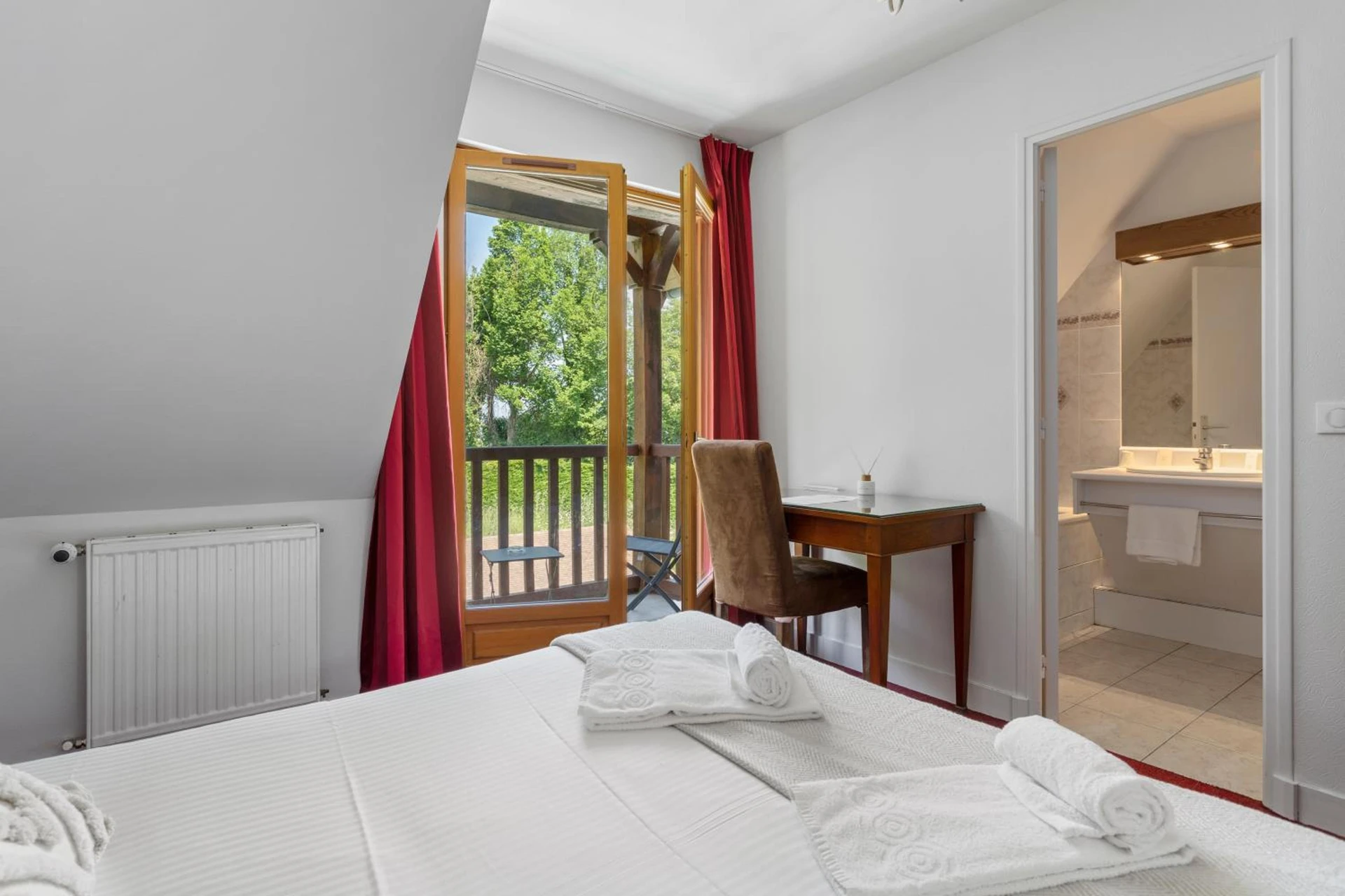 Chambre disponible pour un séminaire d'entreprise à Hôtel Le Romantica - Pennedepie