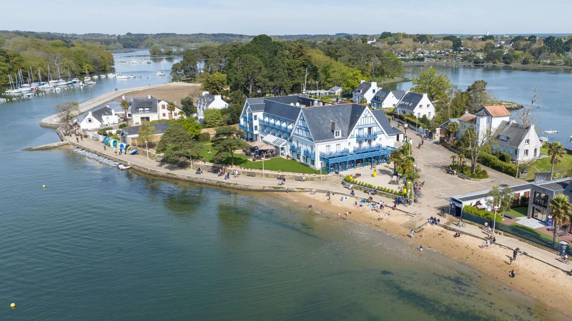 Salle de séminaire à Best Western Plus Le Roof Vannes Bord de Mer - Organiser un événement professionnel à Vannes