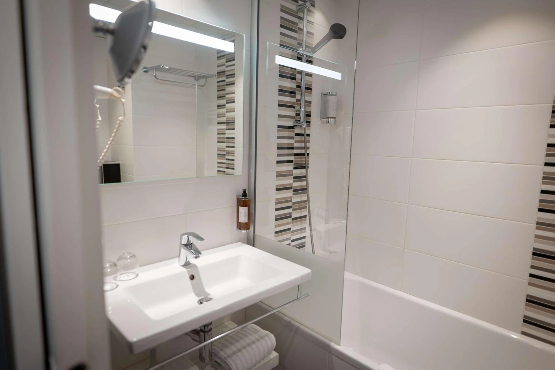 Chambre disponible pour un séminaire d'entreprise à Best Western Plus Le Roof Vannes Bord de Mer - Vannes