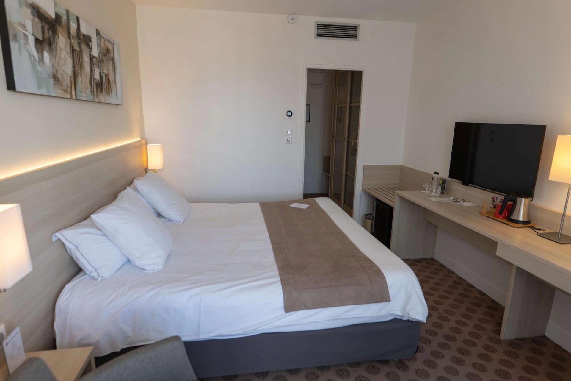 Chambre disponible pour un séminaire d'entreprise à Best Western Plus Le Roof Vannes Bord de Mer - Vannes