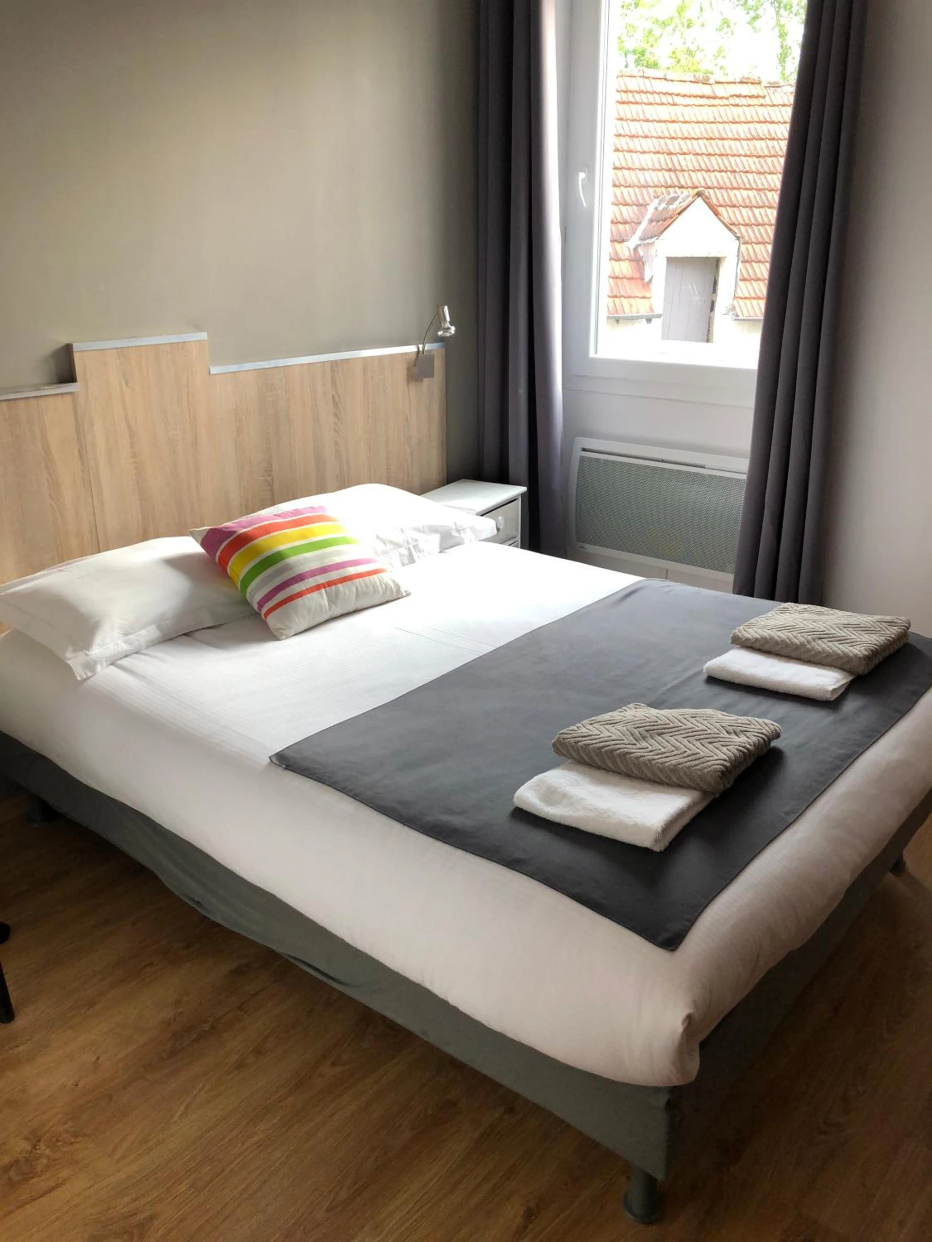Magnifique chambre pour un séminaire d'entreprise à Hôtel Le Saint Amand - Saint-Amand-Montrond