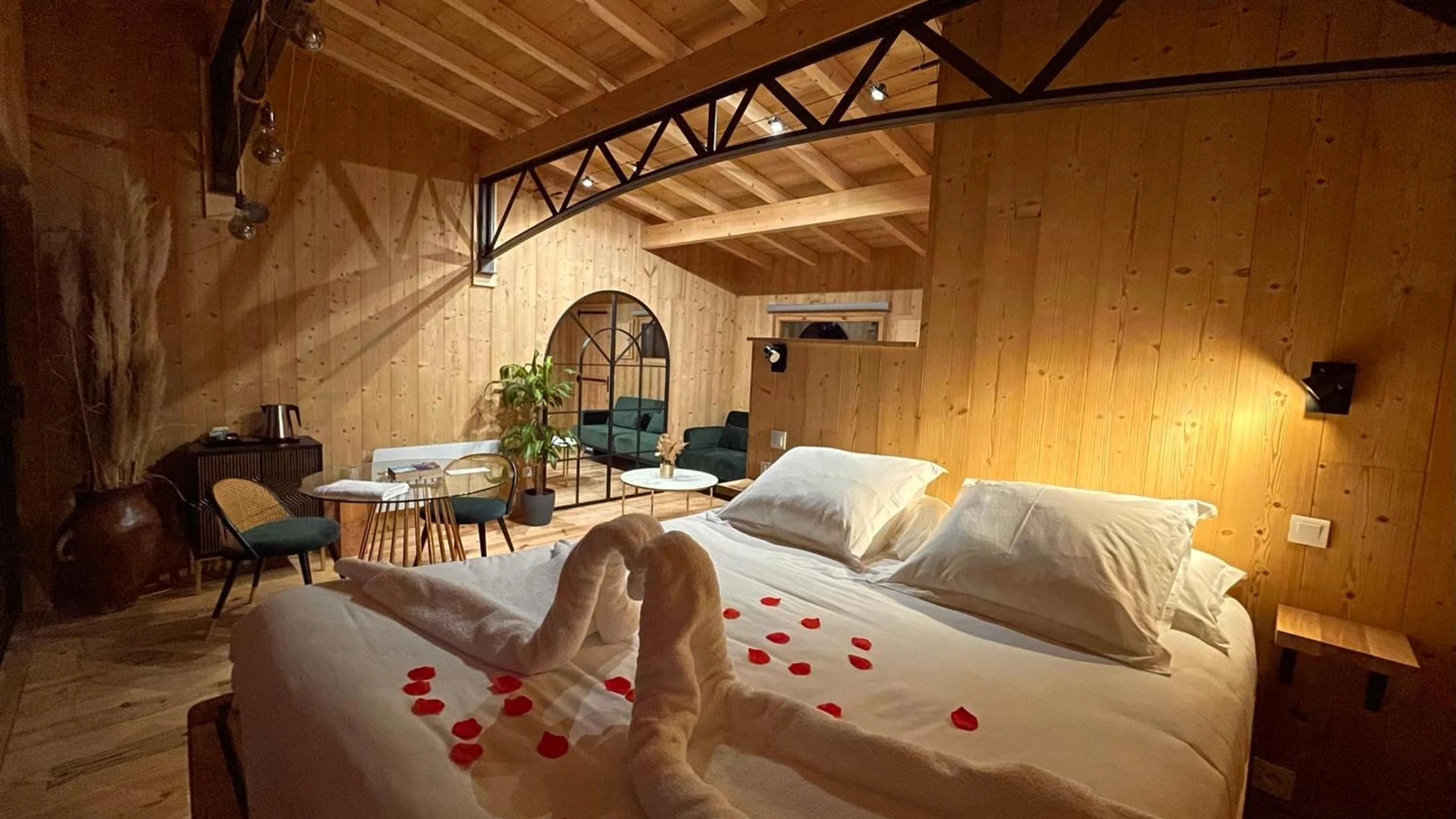 Chambre disponible pour un séminaire d'entreprise à Logis Hôtel -Spa-Restaurant Le Saint Antoine - Lamarche-sur-Saône