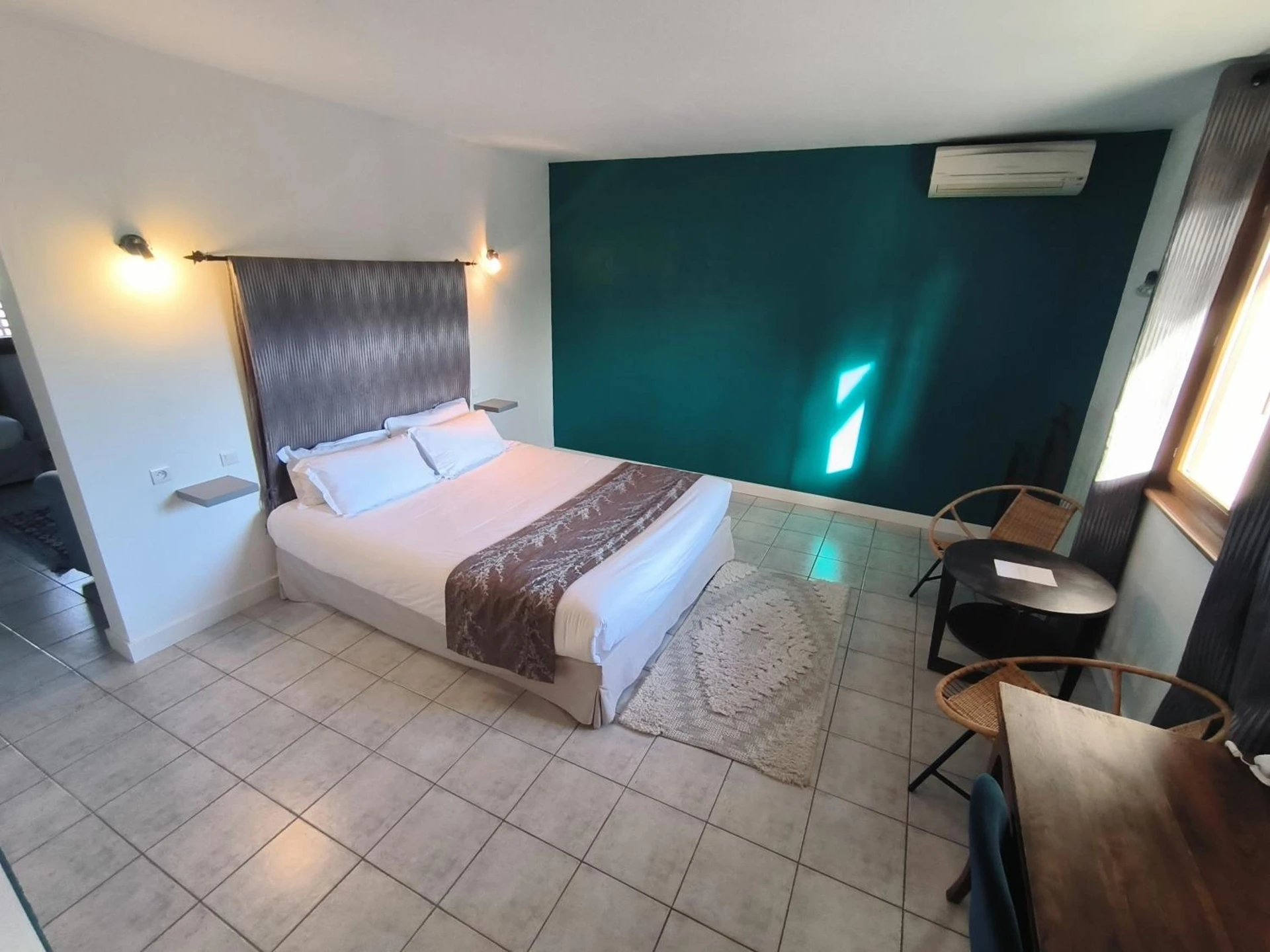 Chambre disponible pour un séminaire d'entreprise à Logis Hôtel -Spa-Restaurant Le Saint Antoine - Lamarche-sur-Saône