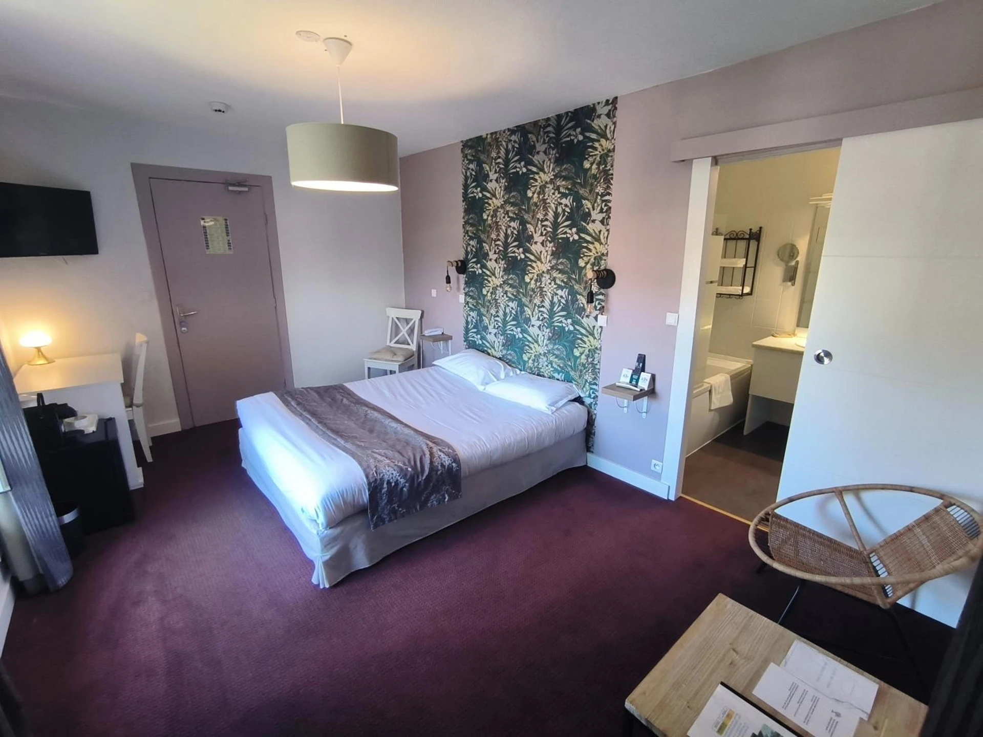 Magnifique chambre pour un séminaire d'entreprise à Logis Hôtel -Spa-Restaurant Le Saint Antoine - Lamarche-sur-Saône