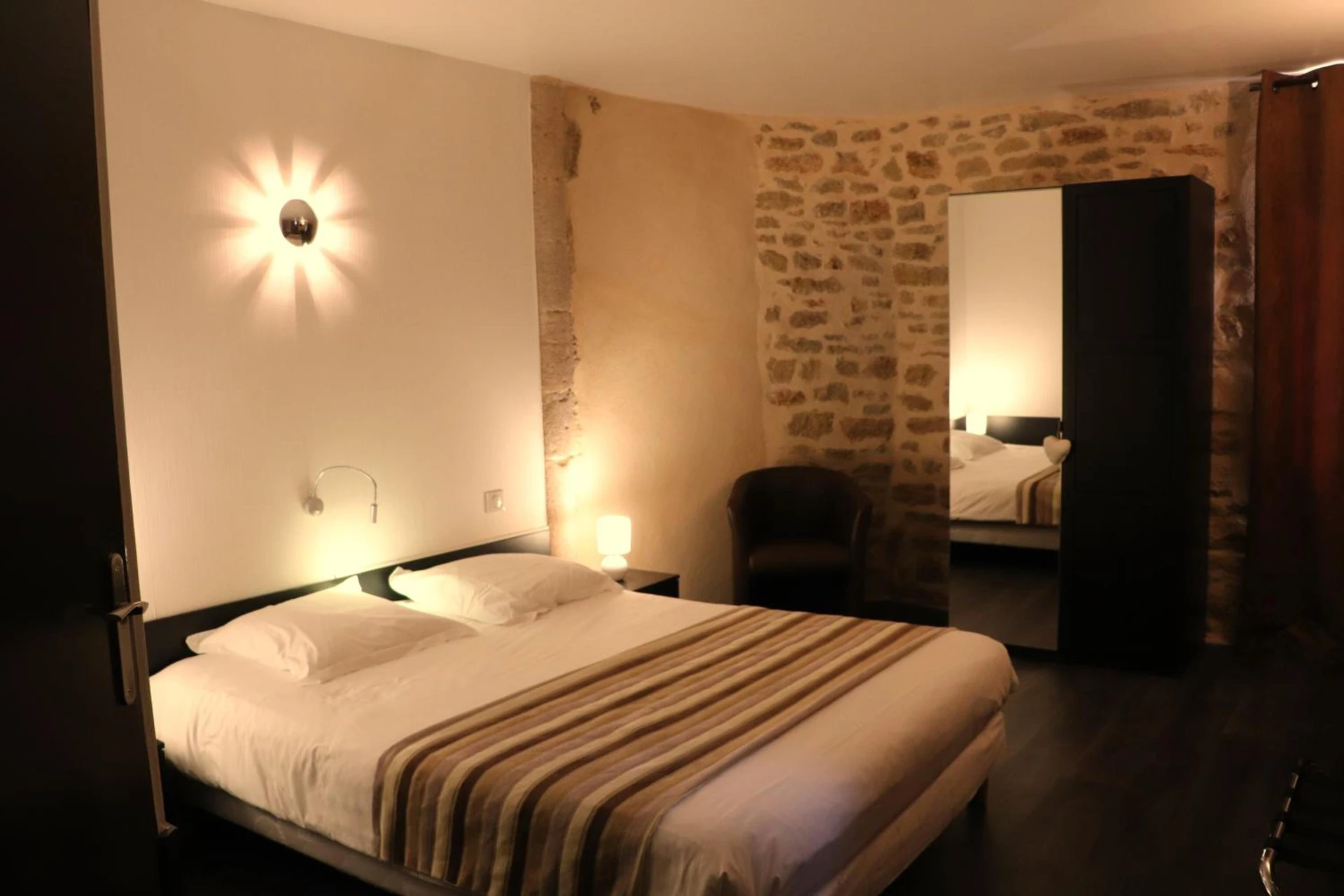 Chambre disponible pour un séminaire d'entreprise à Hôtel Restaurant LE SAINT AUGUSTIN - Saint-Amour