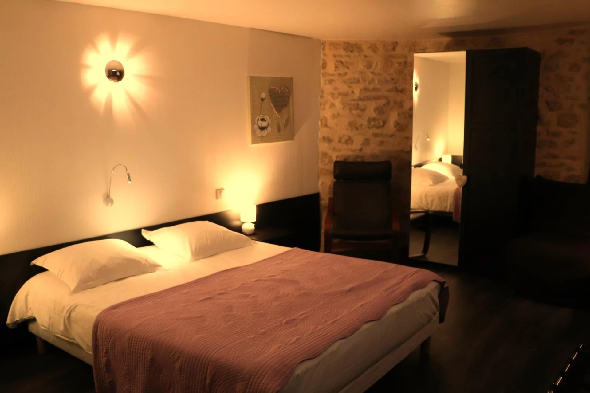 Chambre disponible pour un séminaire d'entreprise à Hôtel Restaurant LE SAINT AUGUSTIN - Saint-Amour