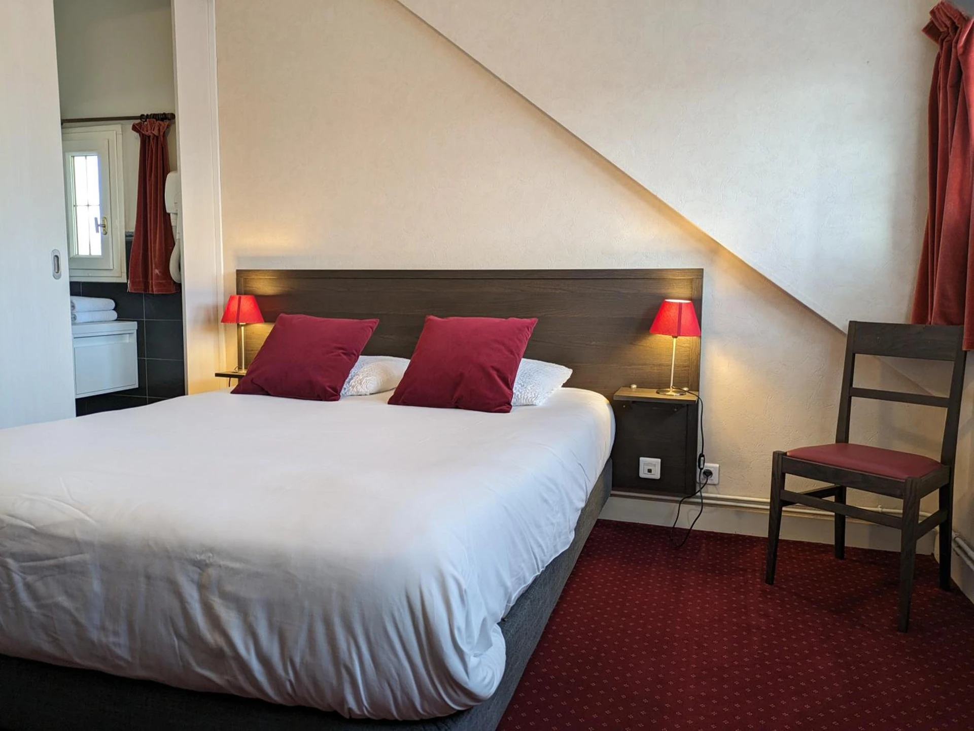 Chambre disponible pour un séminaire d'entreprise à Logis Hôtel Le Saint Florent - Mont-près-Chambord