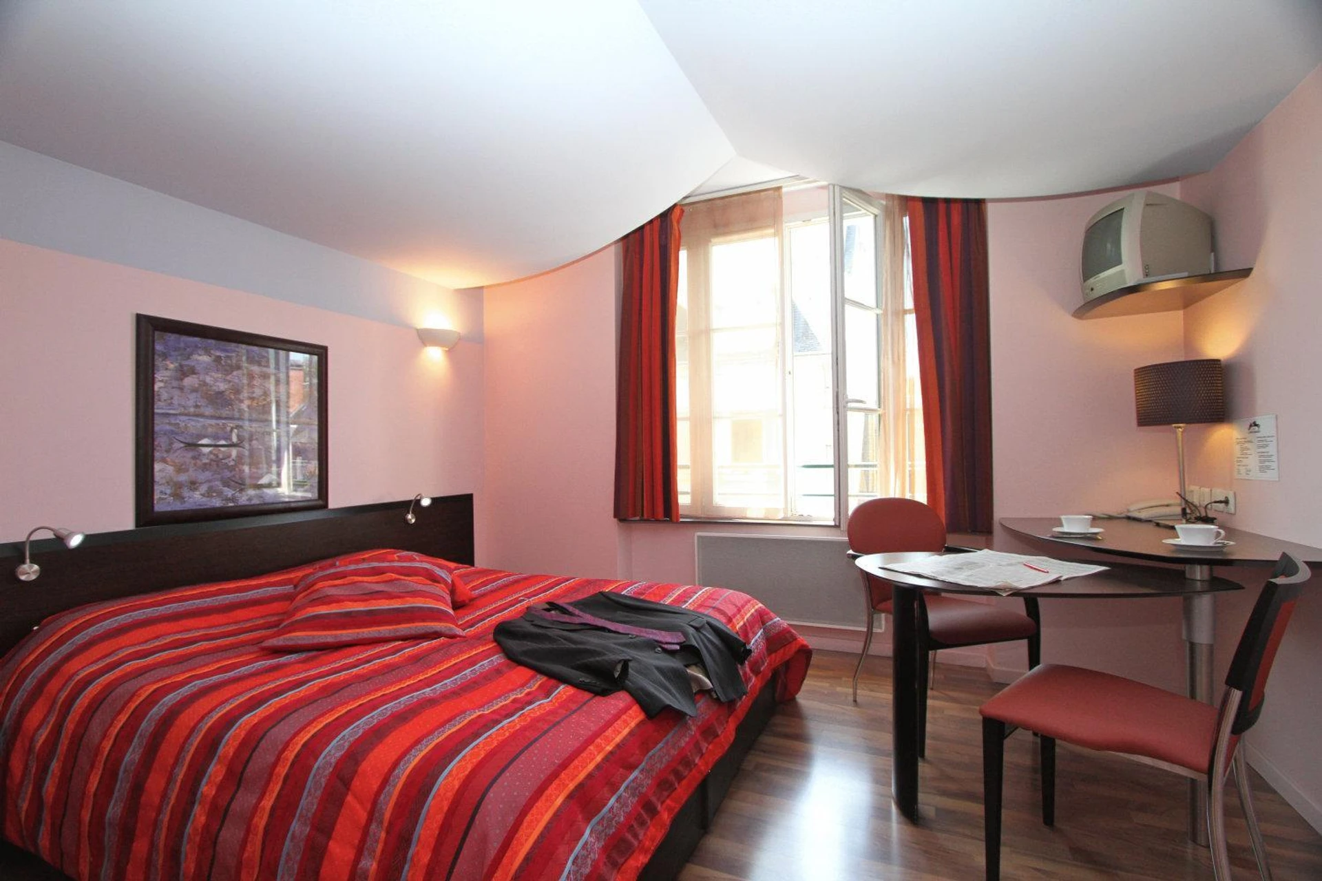 Chambre disponible pour un séminaire d'entreprise à Logis Hôtels Le Saint Georges - Vendôme