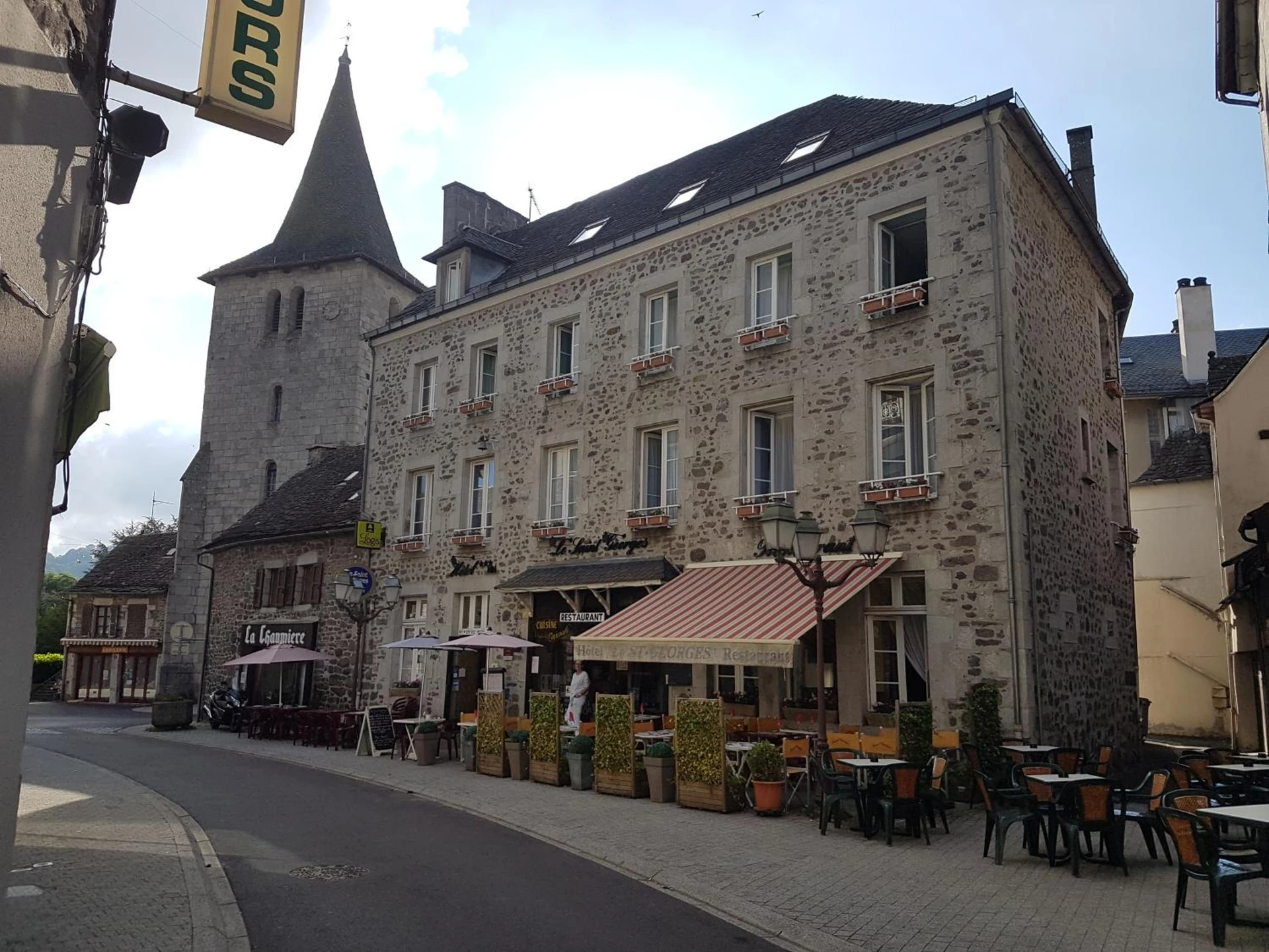 Organiser un séminaire d'entreprise : Hotel Le Saint Georges à riom-es-montagnes