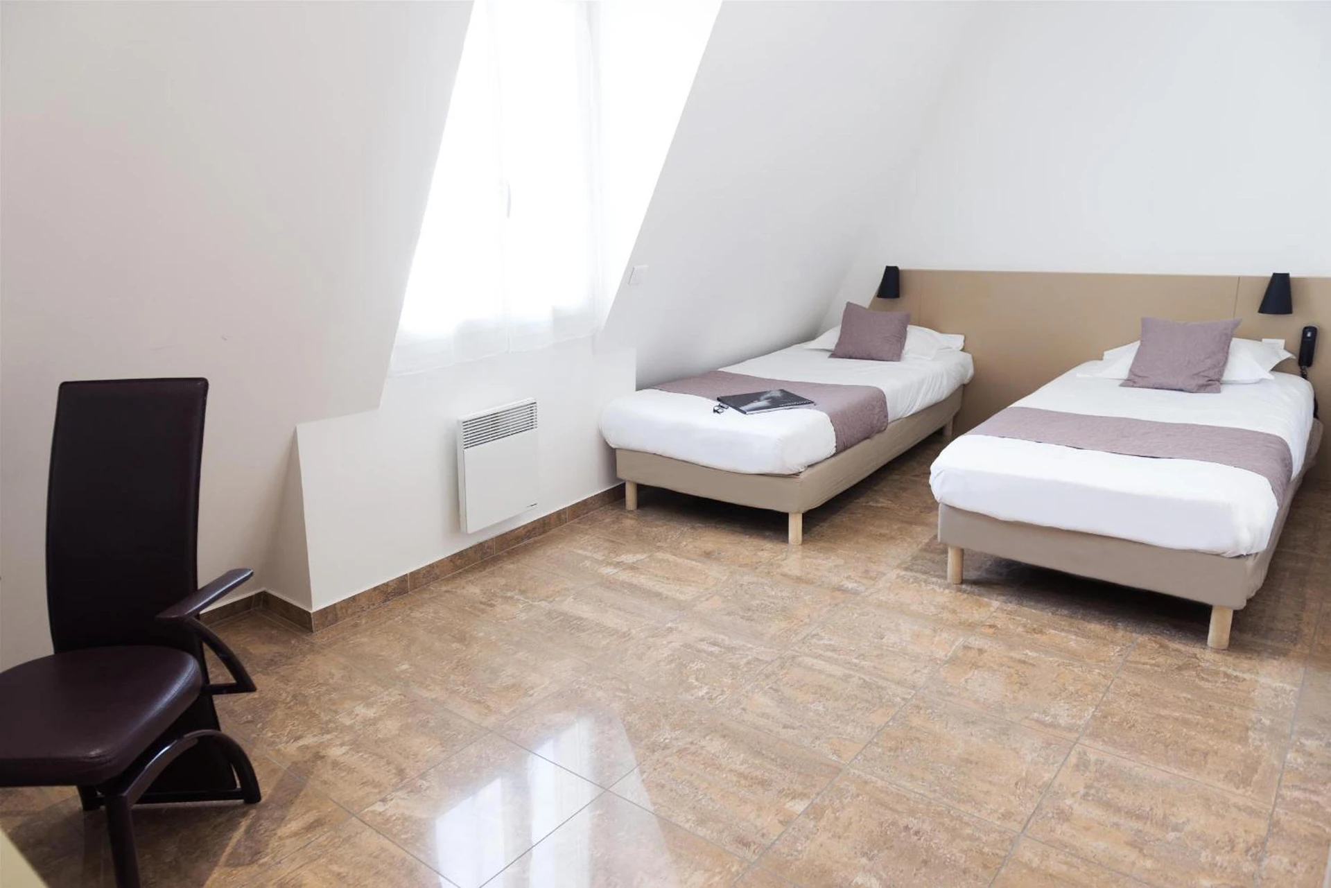 Magnifique chambre pour un séminaire d'entreprise à Hôtel Le Saint Germain - Aulnay-sous-Bois