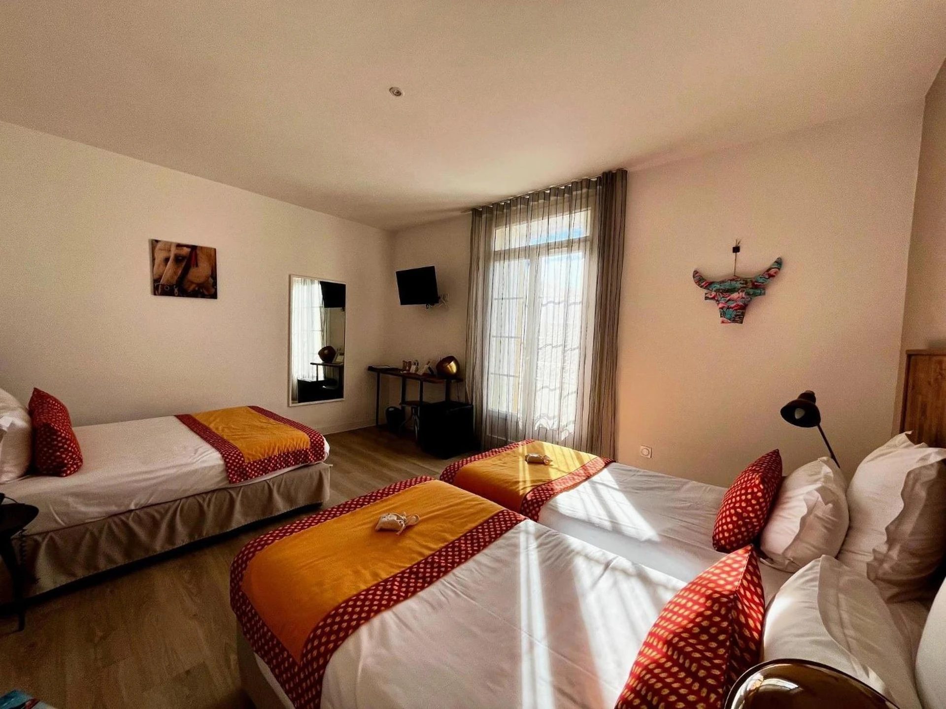 Magnifique chambre pour un séminaire d'entreprise à Hôtel Saint Louis - Aigues-Mortes