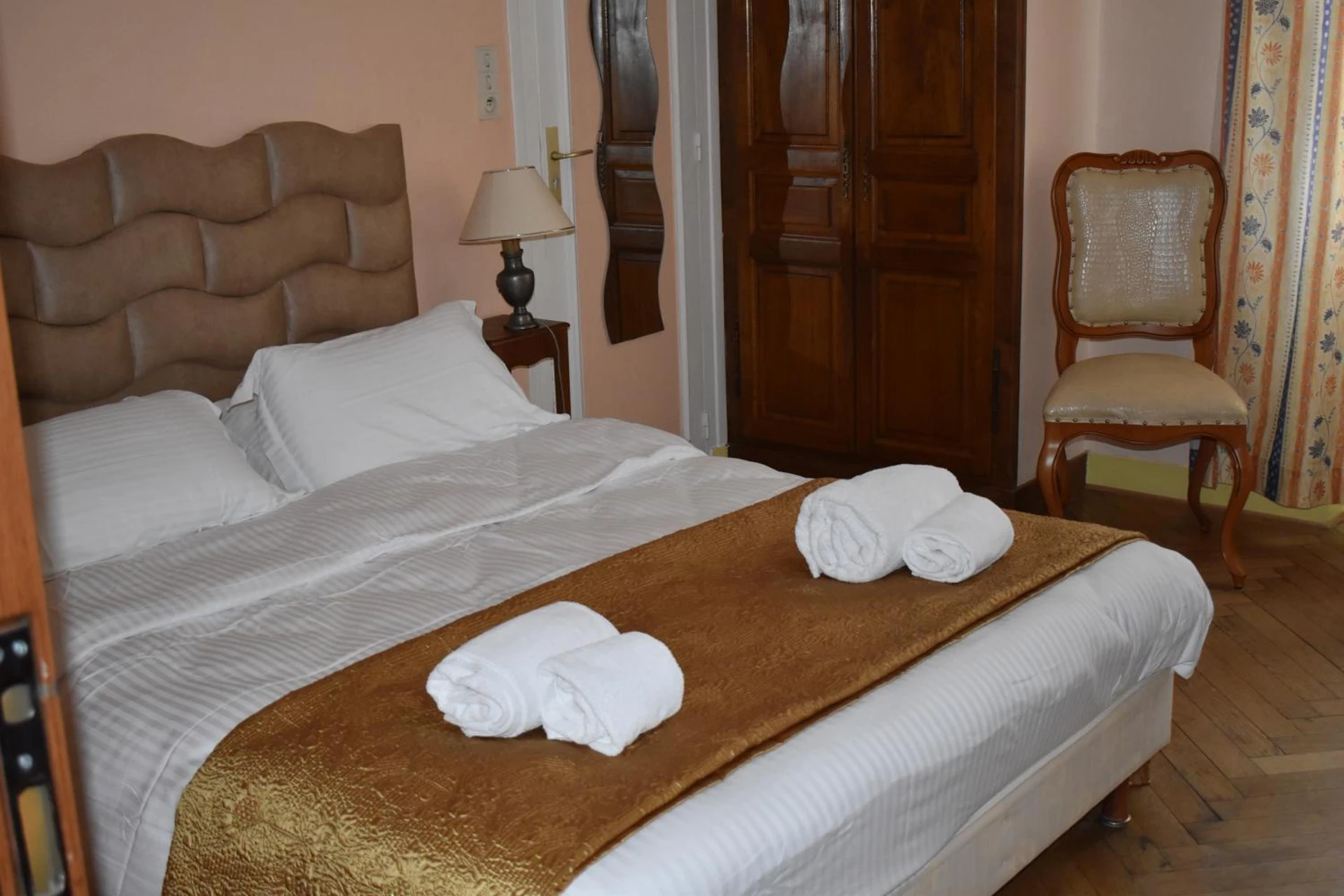 Magnifique chambre pour un séminaire d'entreprise à Hôtel Le Sauvage - Tournus