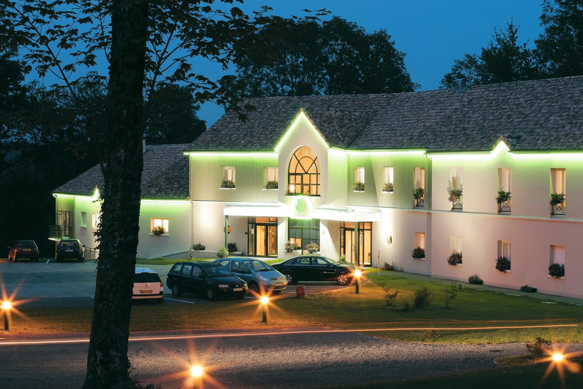 Organiser un séminaire d'entreprise : Logis Hôtel - Restaurant Le Tulipier à vienne-le-chateau