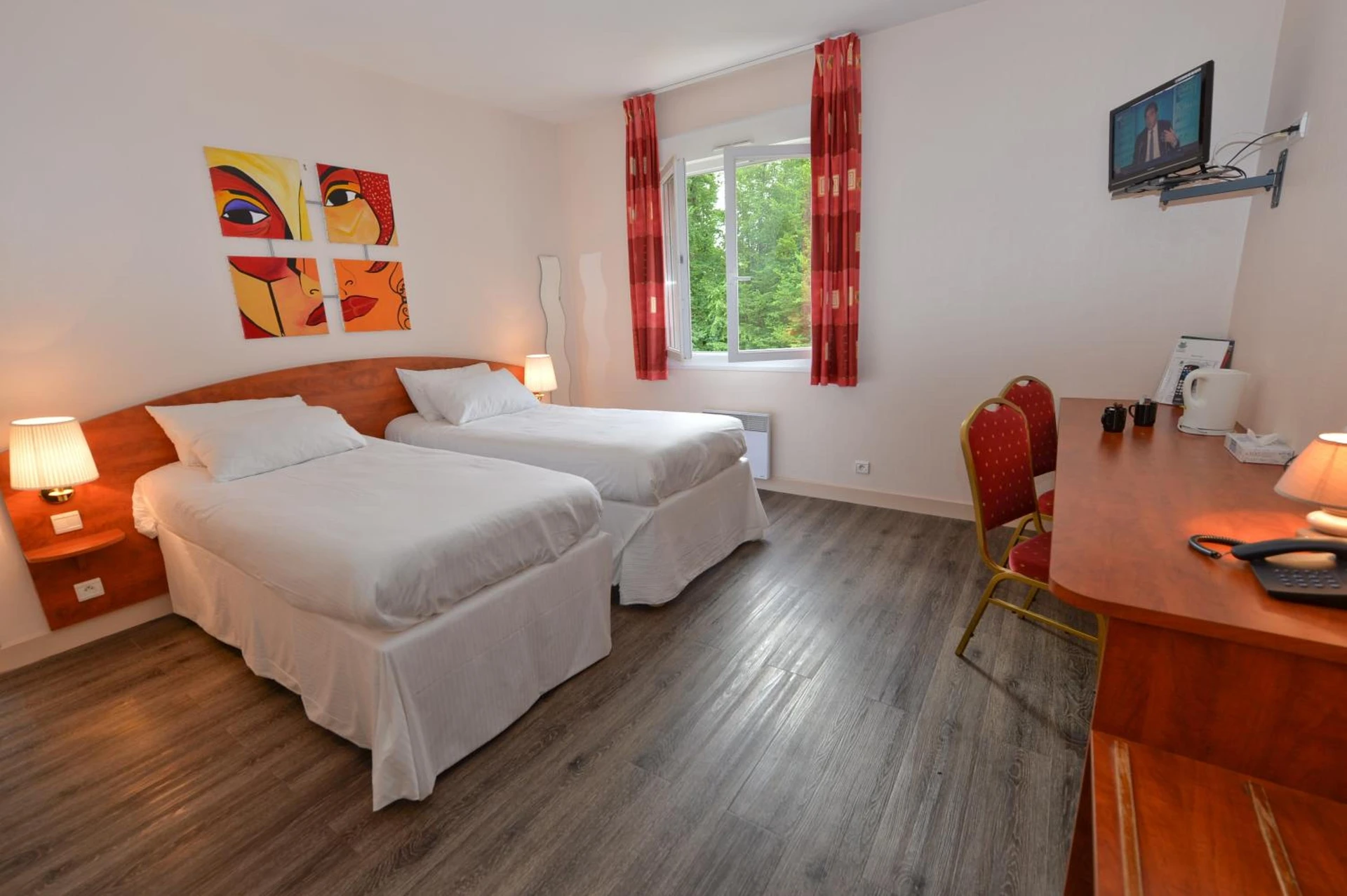 Organiser un séminaire d'entreprise : Logis Hôtel - Restaurant Le Tulipier à vienne-le-chateau