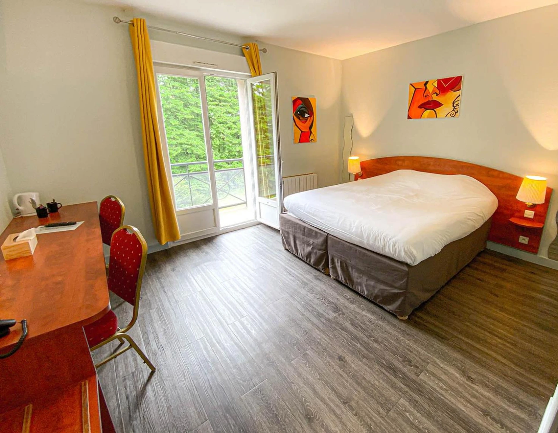 Organiser un séminaire d'entreprise : Logis Hôtel - Restaurant Le Tulipier à vienne-le-chateau